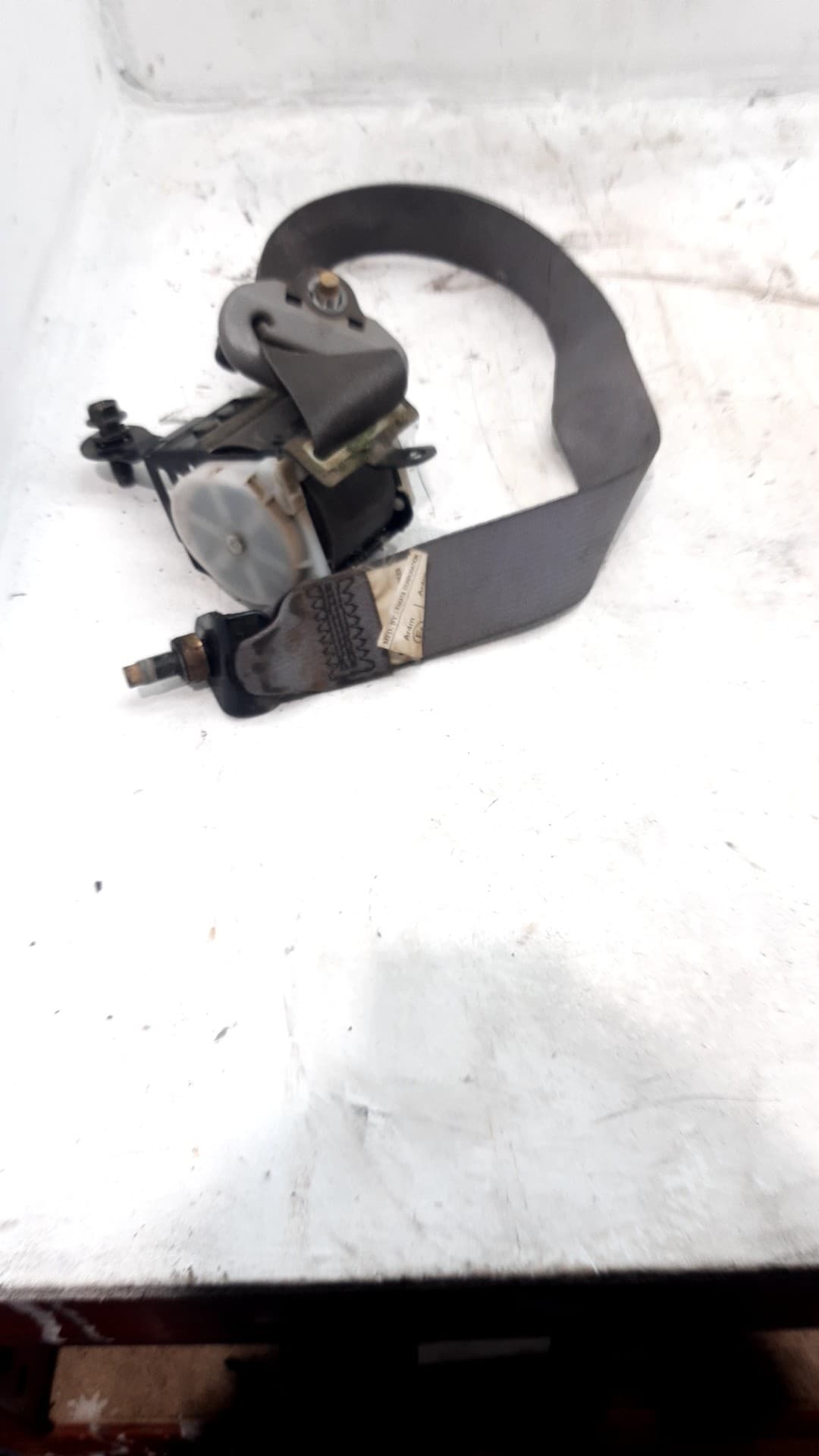 Cinturon seguridad delantero izquierdo NISSAN PICK-UP (D22)