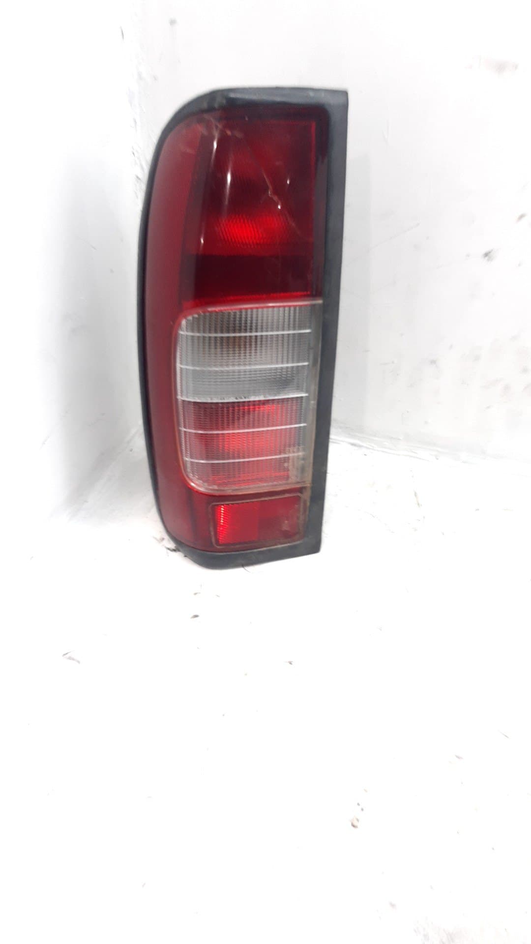 Piloto trasero izquierdo NISSAN PICK-UP (D22)