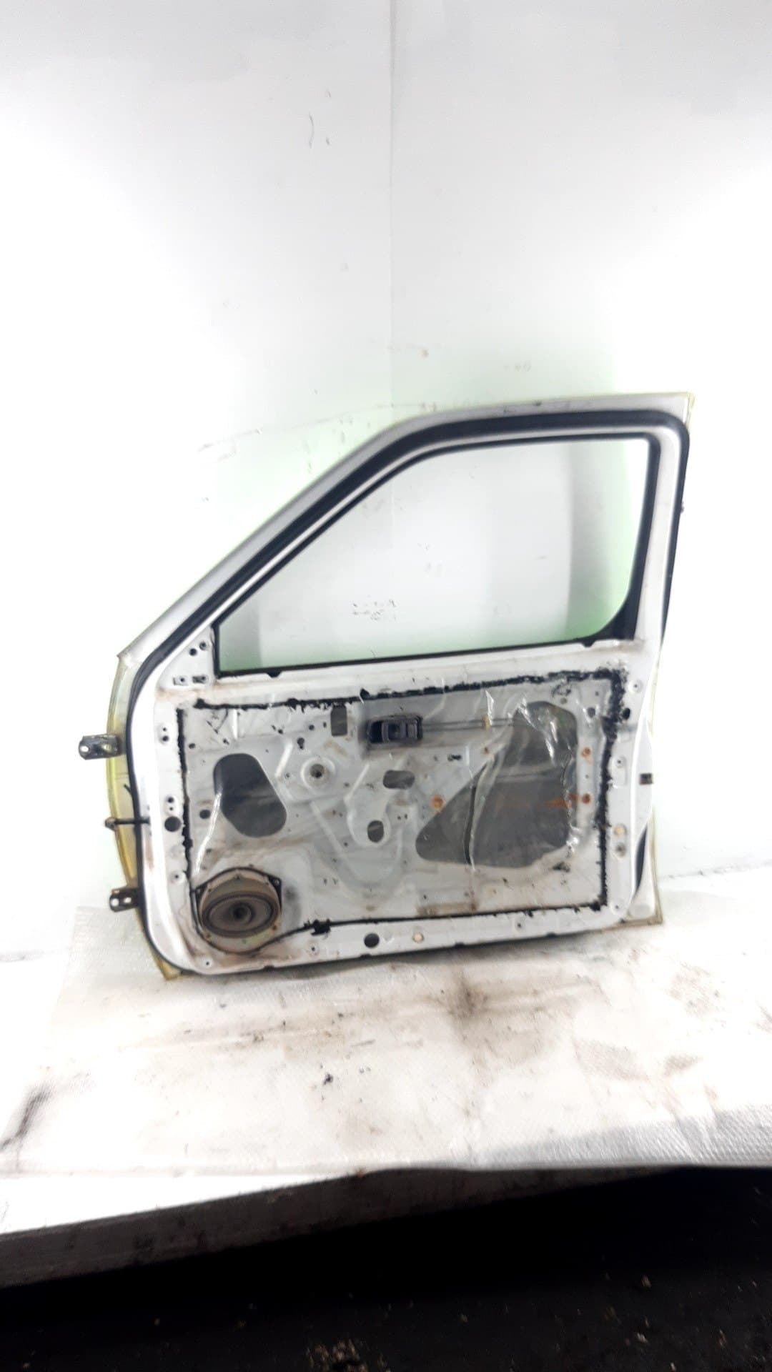 Puerta delantera derecha NISSAN PICK-UP (D22) 3