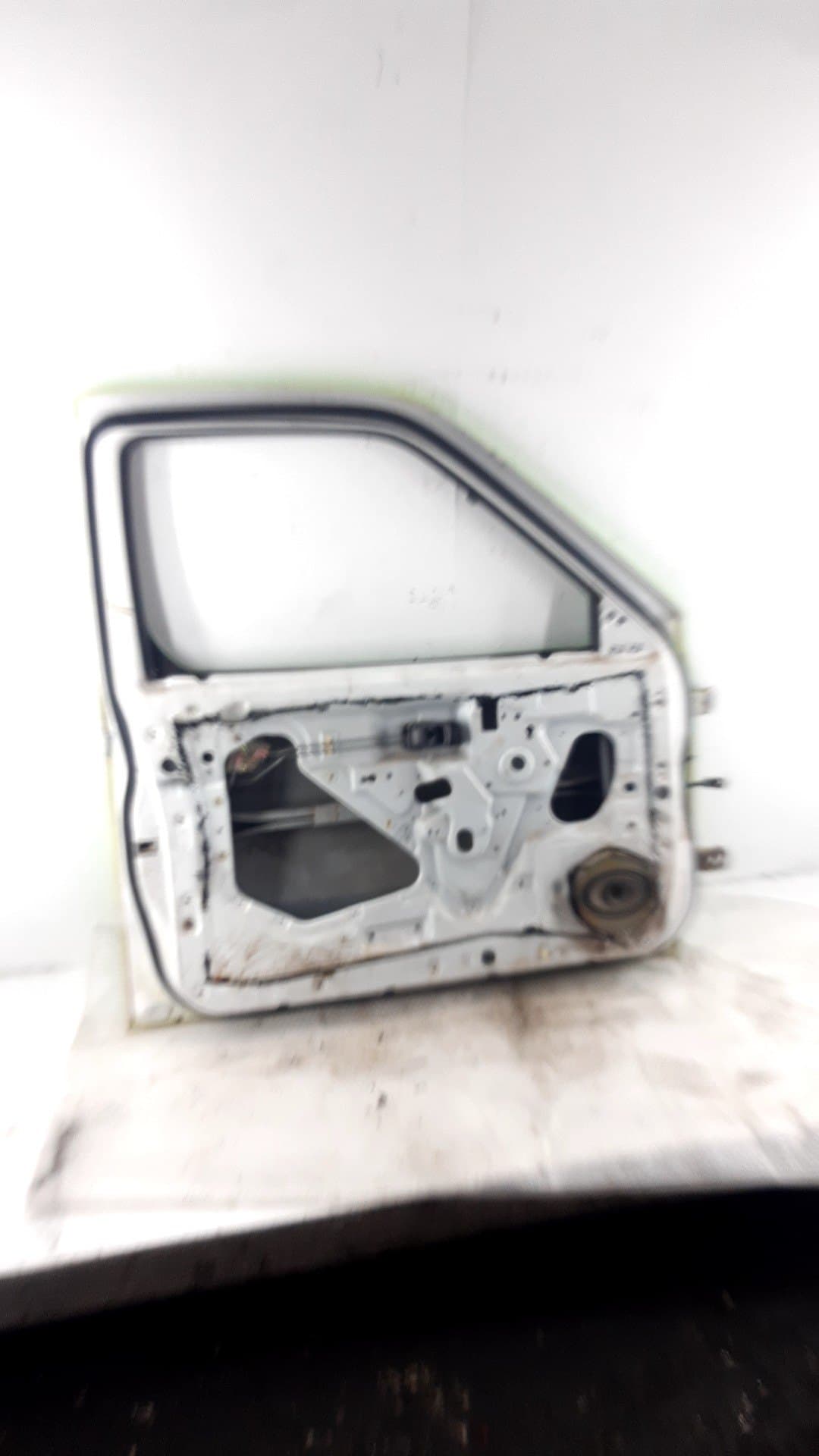 Puerta delantera izquierda NISSAN PICK-UP (D22) 3