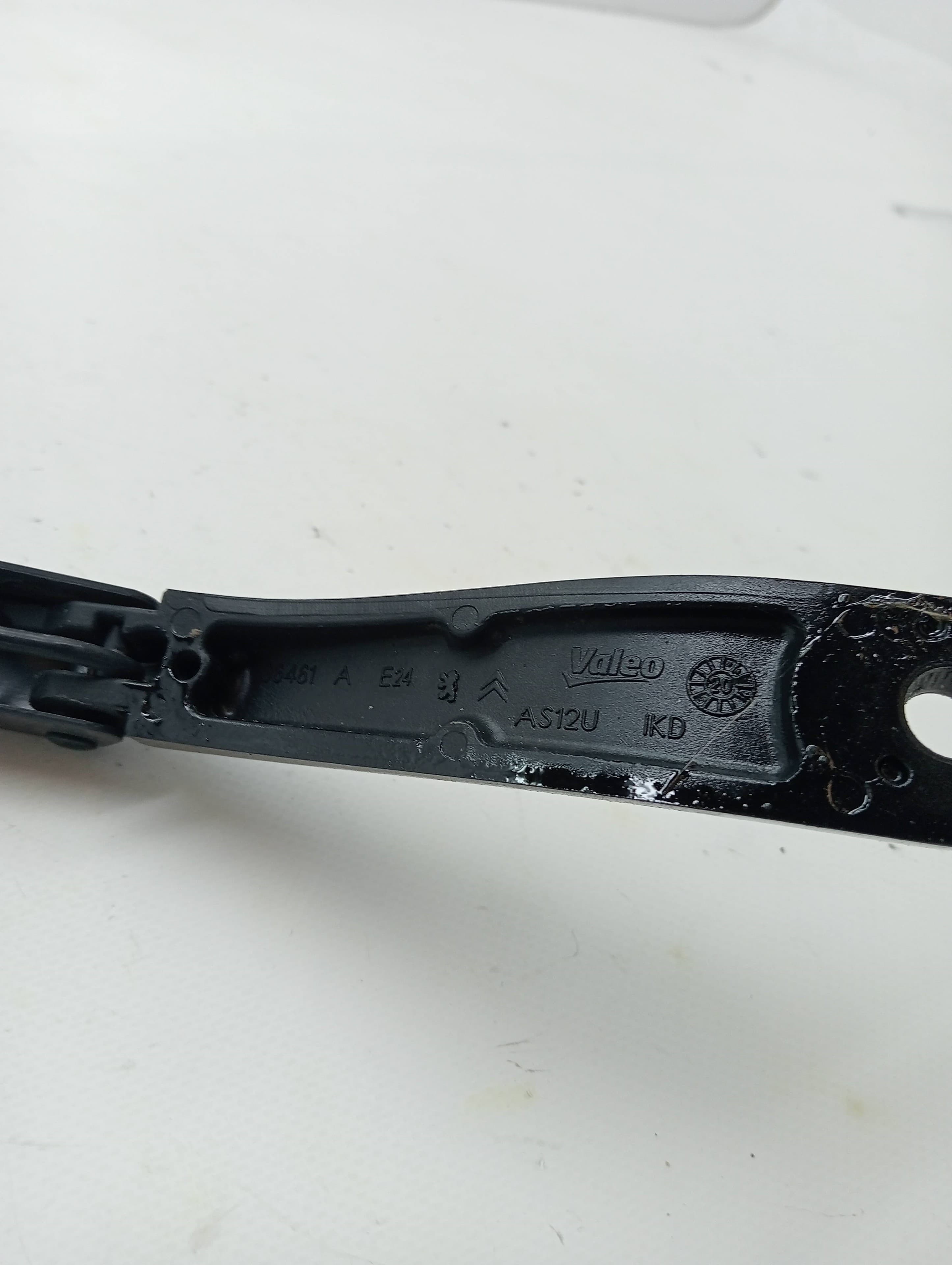 Brazo limpia delantero derecho OPEL VIVARO FURGÓN 2