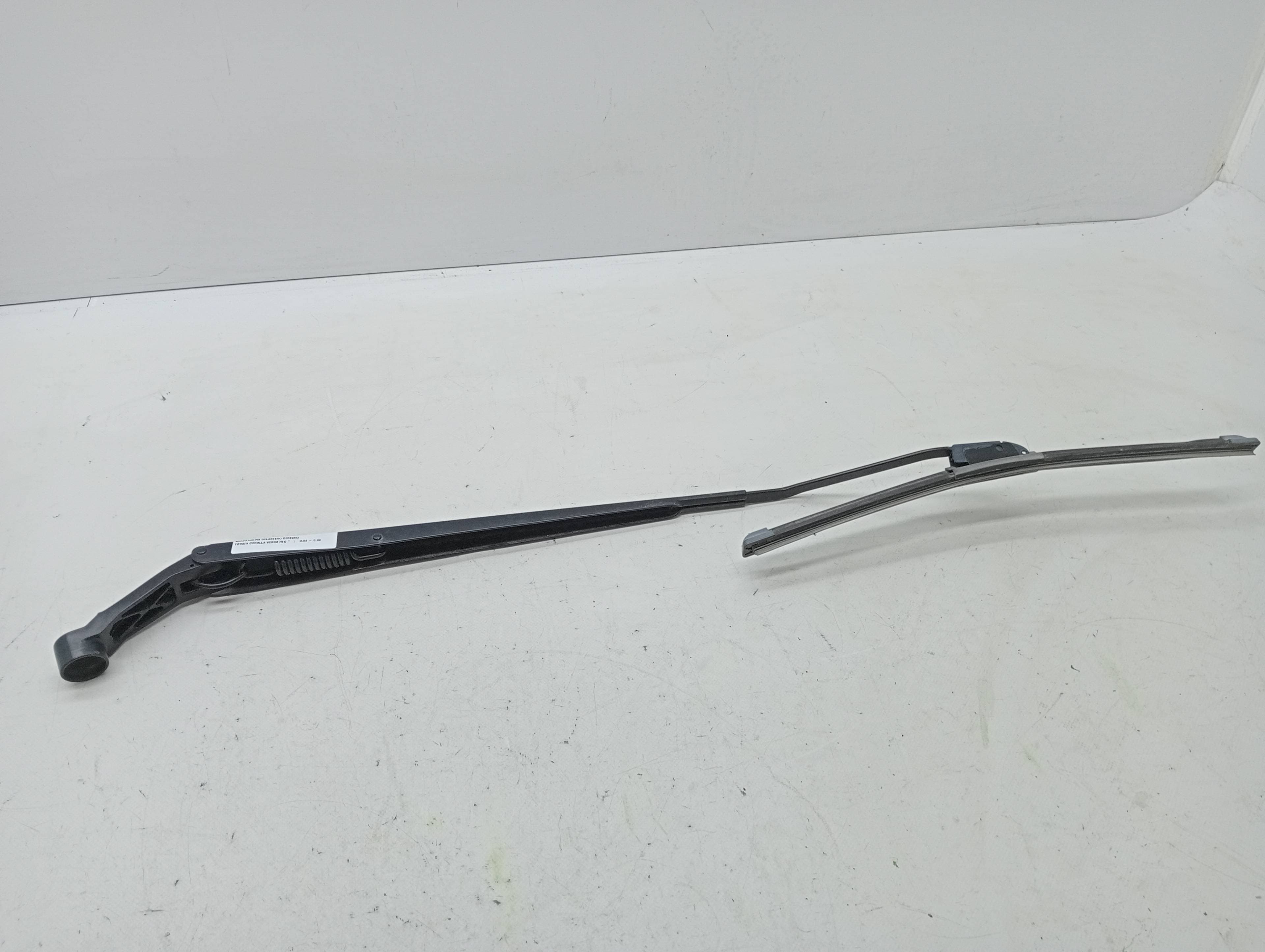 Brazo limpia delantero derecho TOYOTA COROLLA VERSO (R1)