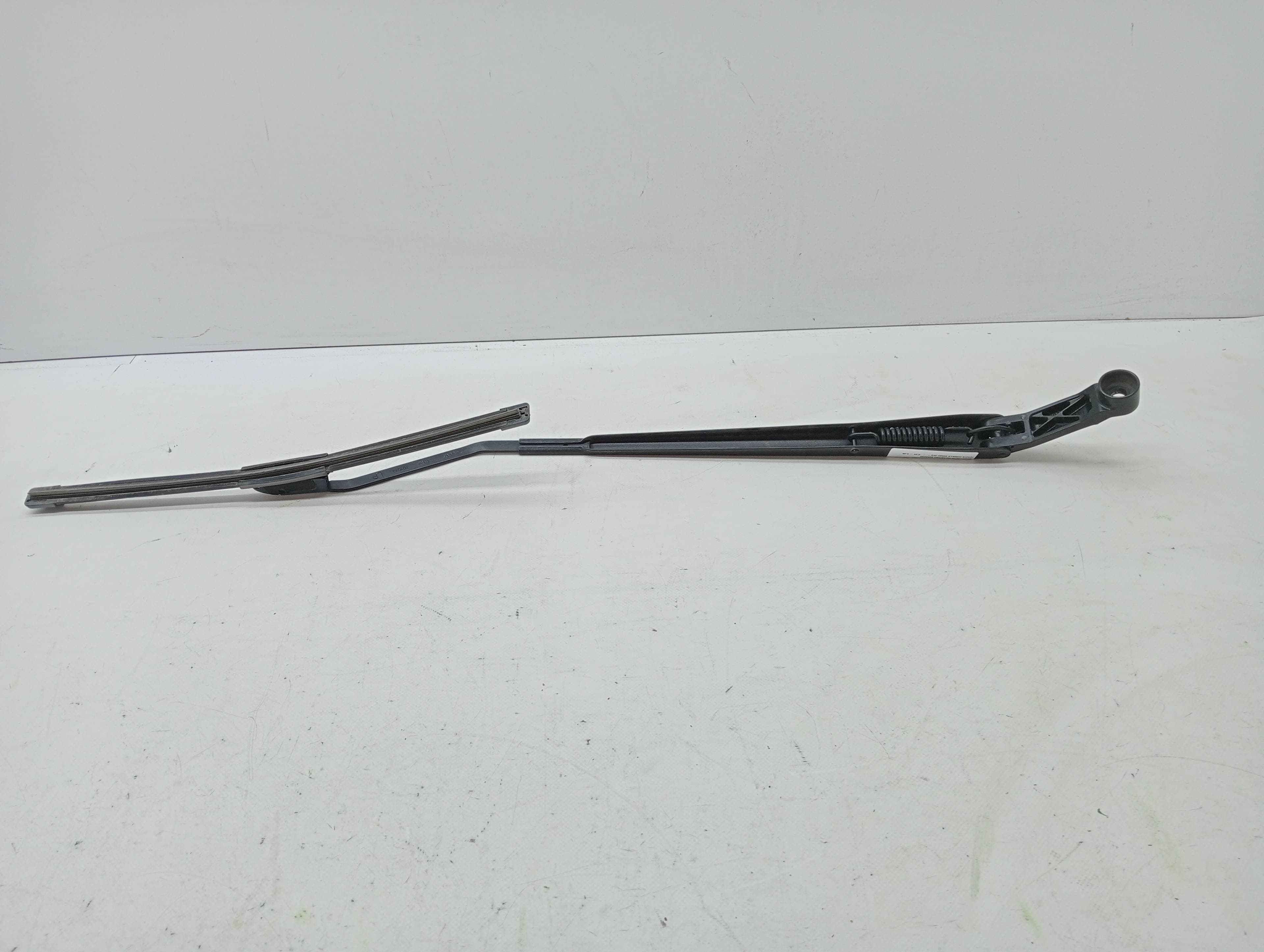 Brazo limpia delantero derecho TOYOTA COROLLA VERSO (R1) 2