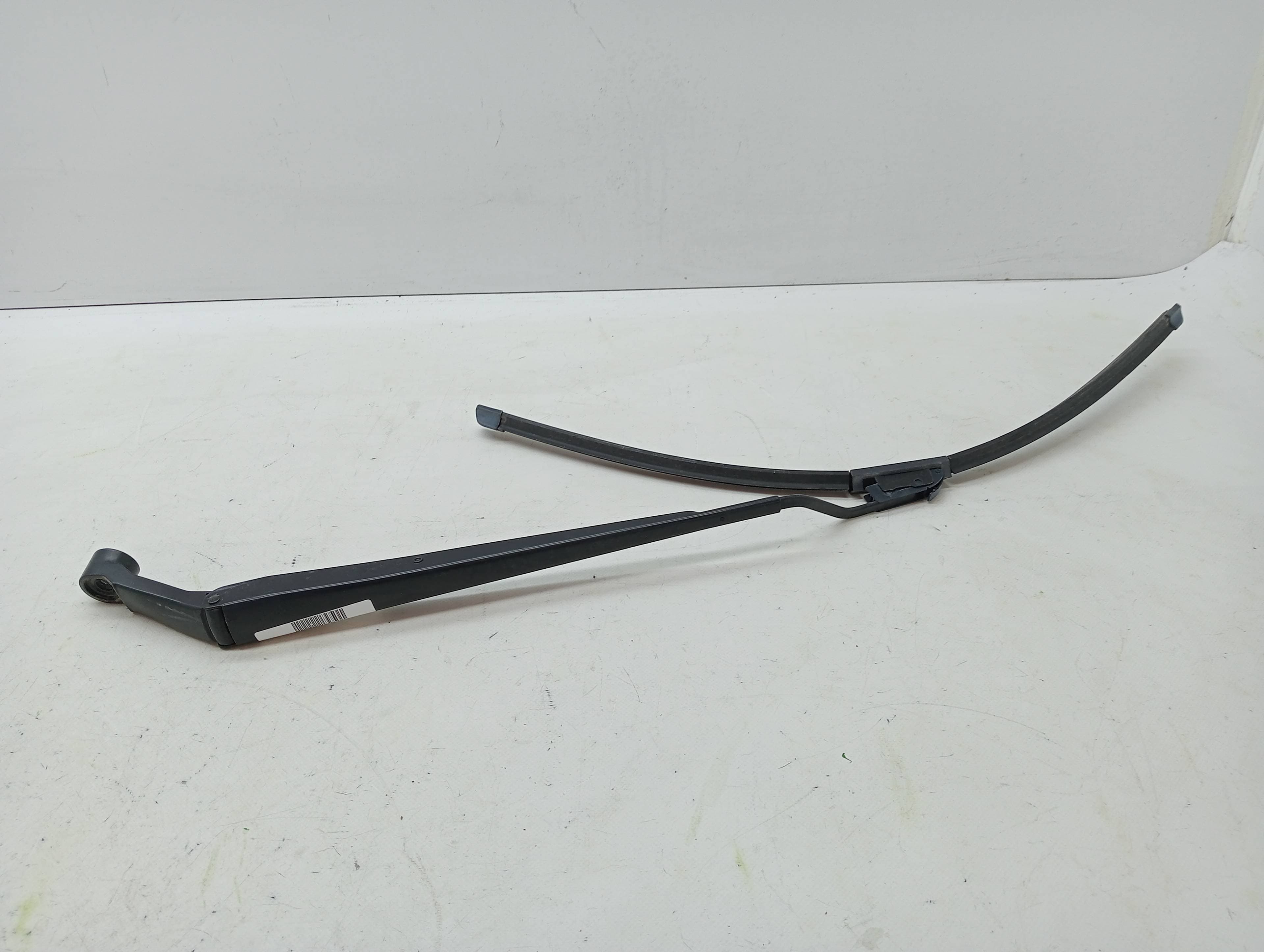 Brazo limpia delantero izquierdo TOYOTA COROLLA VERSO (R1)