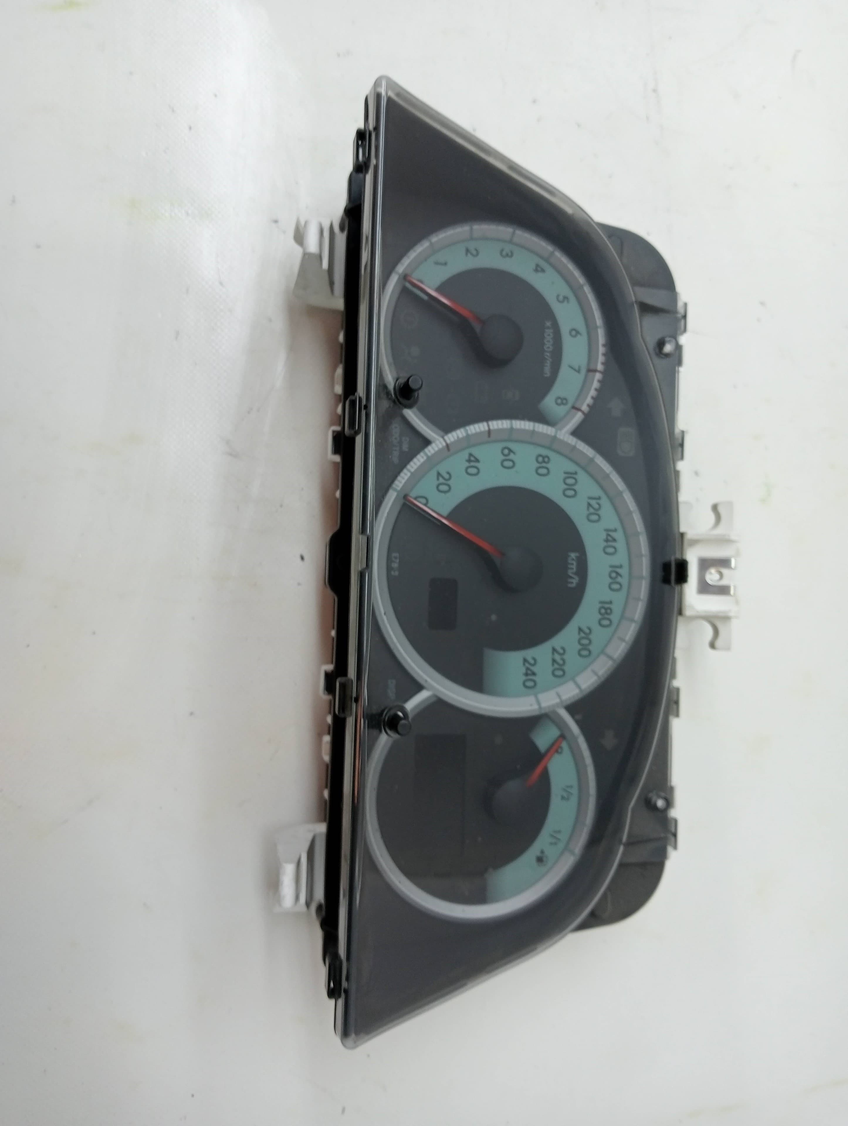 Cuadro instrumentos TOYOTA COROLLA VERSO (R1)