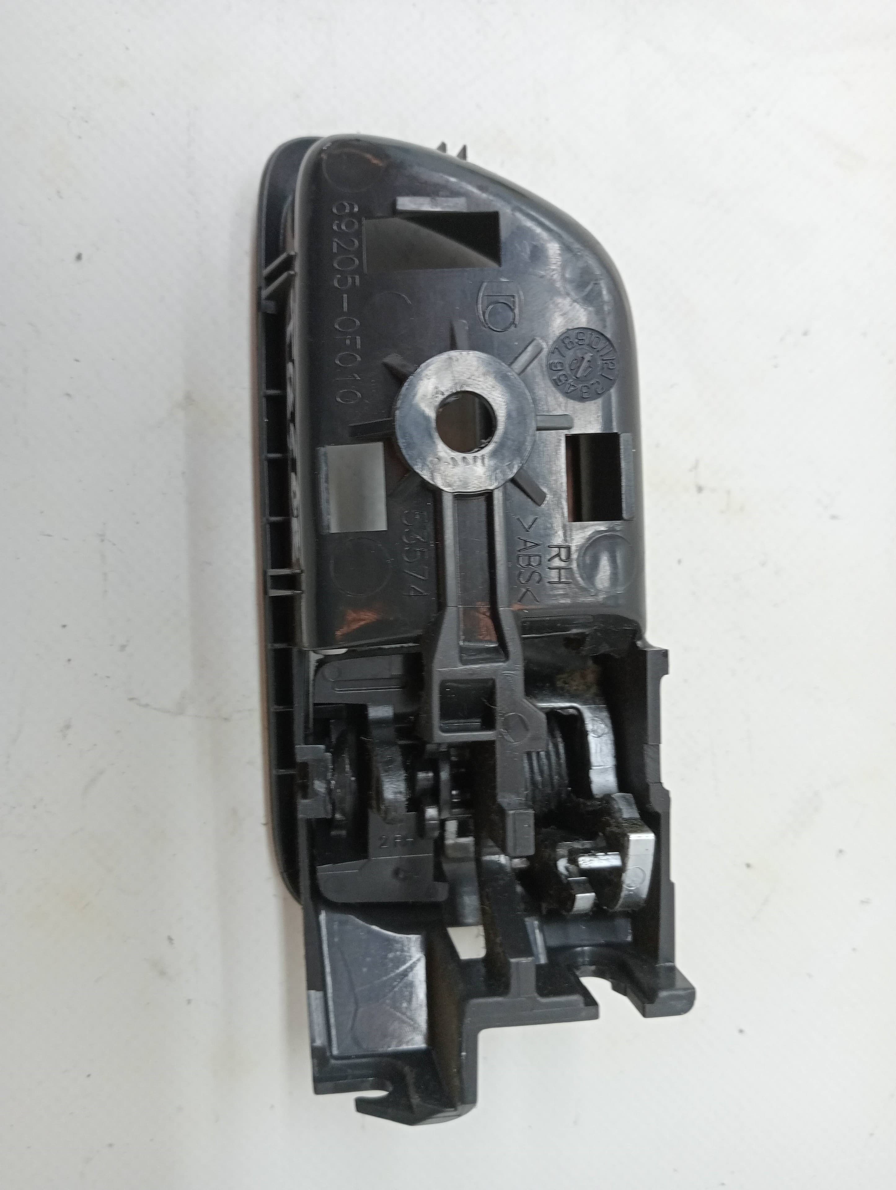Maneta interior trasera derecha TOYOTA COROLLA VERSO (R1) 2