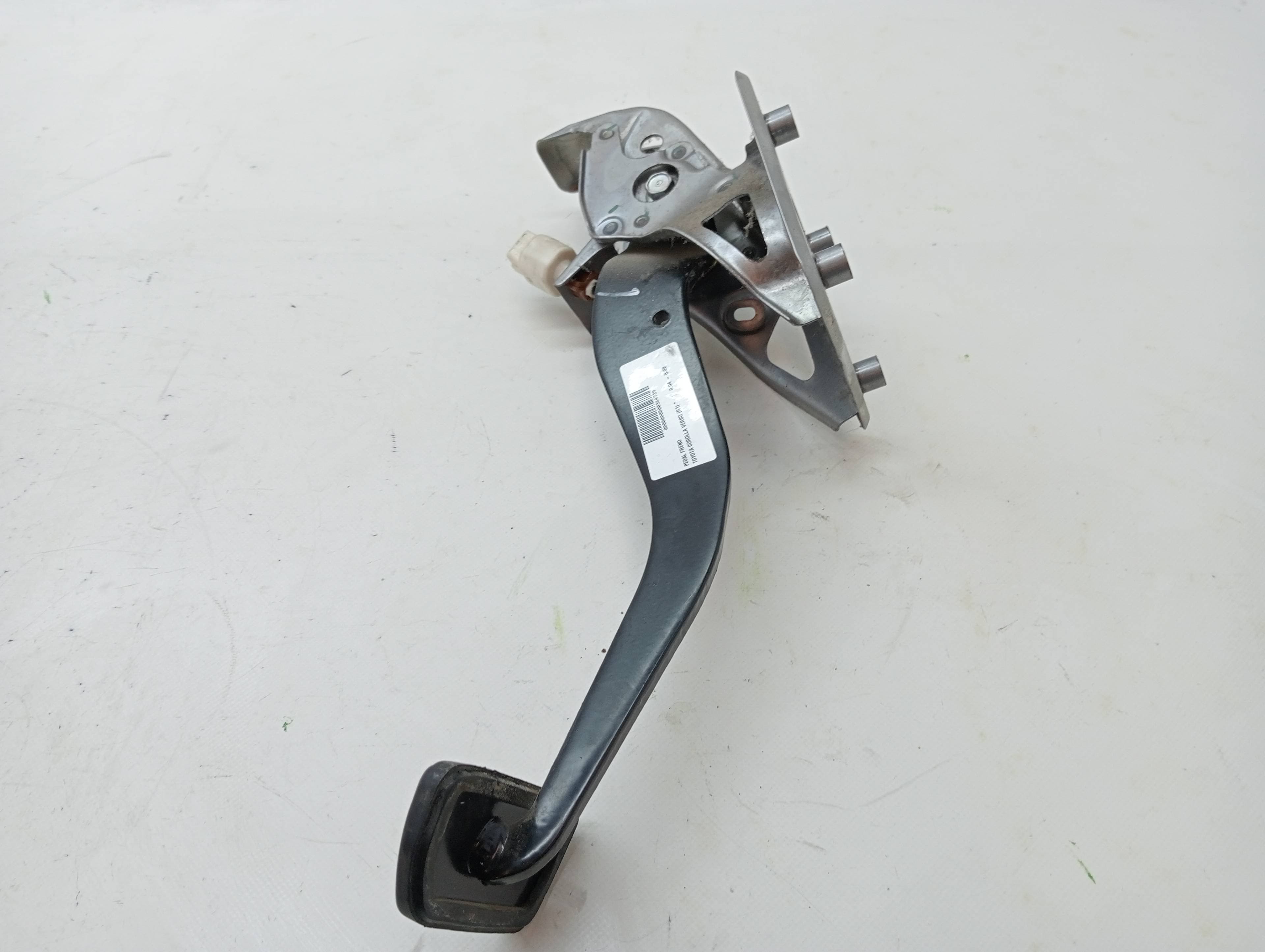 Pedal freno TOYOTA COROLLA VERSO (R1) 3
