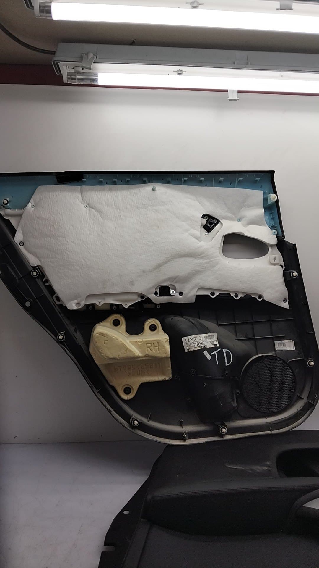 Guarnecido puerta trasera derecha TOYOTA AVENSIS SEDÁN (_T27_) 2