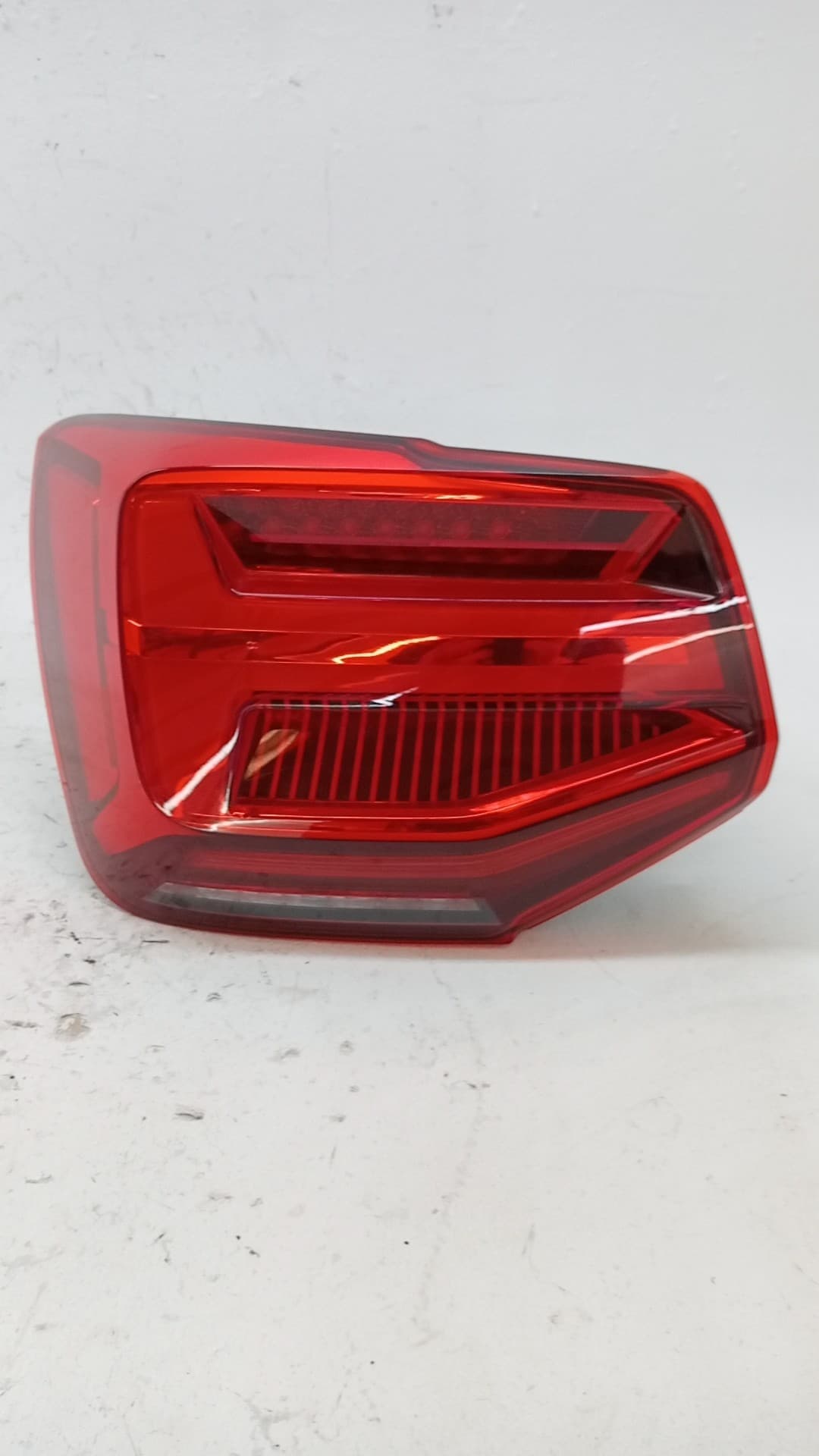Piloto trasero izquierdo AUDI Q2 (GAB)