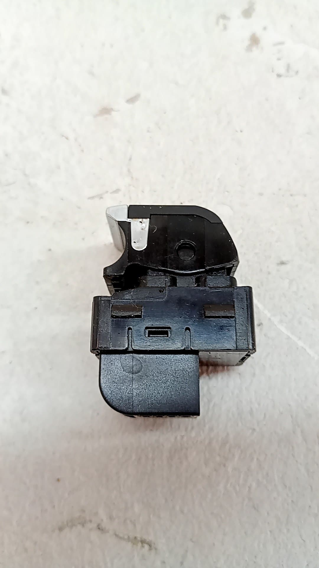 Mando elevalunas delantero derecho AUDI Q3 SPORTBACK (F3N) 2