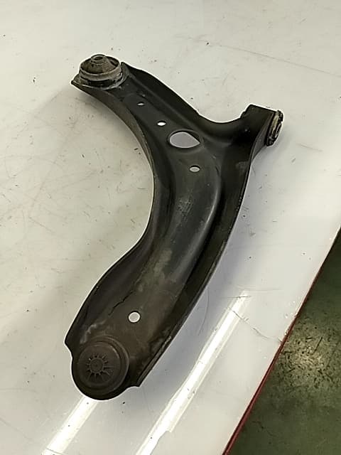 Brazo suspension inferior delantero izquierdo HYUNDAI BAYON 3