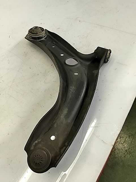 Brazo suspension inferior delantero izquierdo HYUNDAI BAYON 2