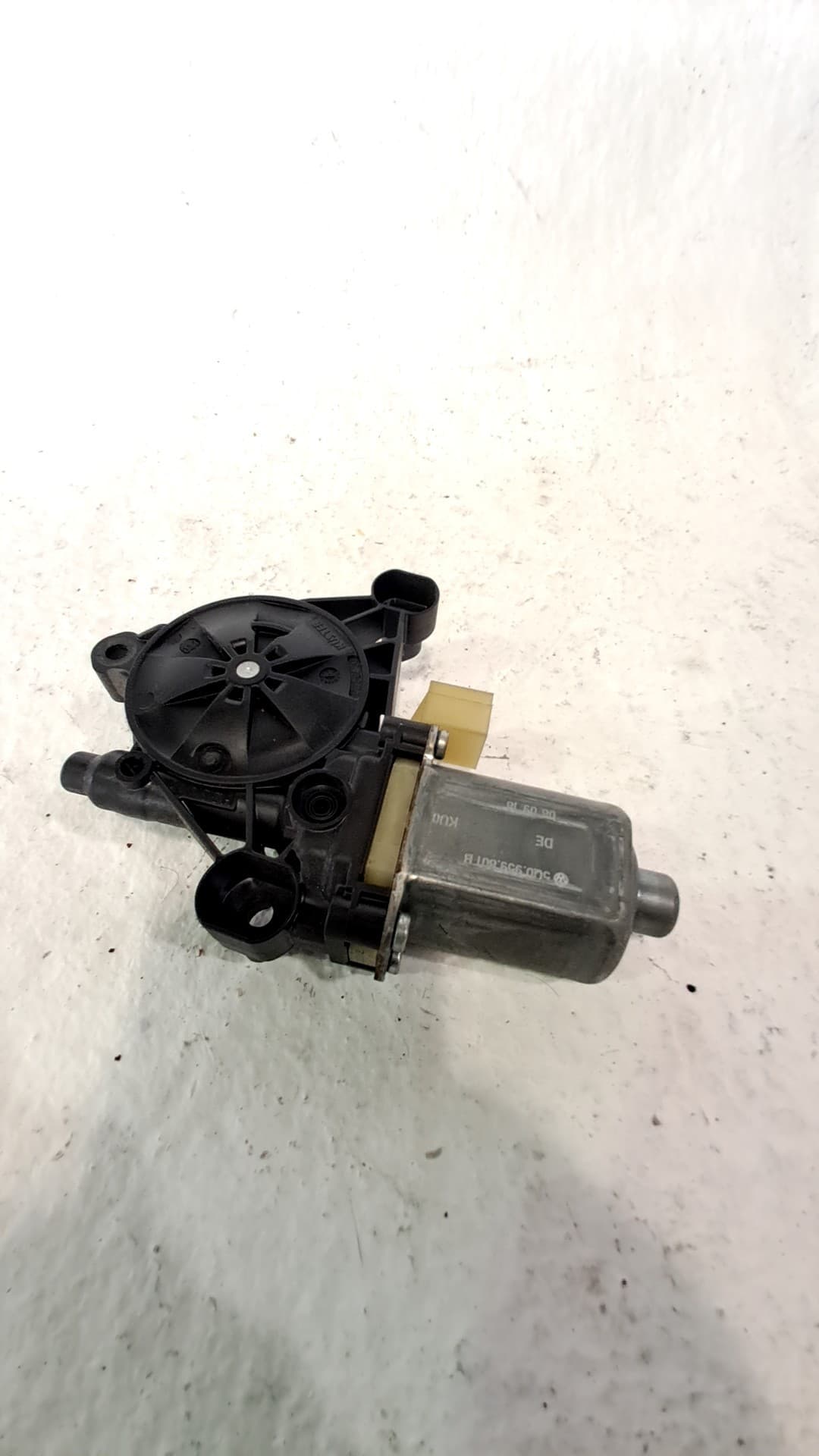 Motor elevalunas delantero izquierdo SEAT LEON (5F1) 3