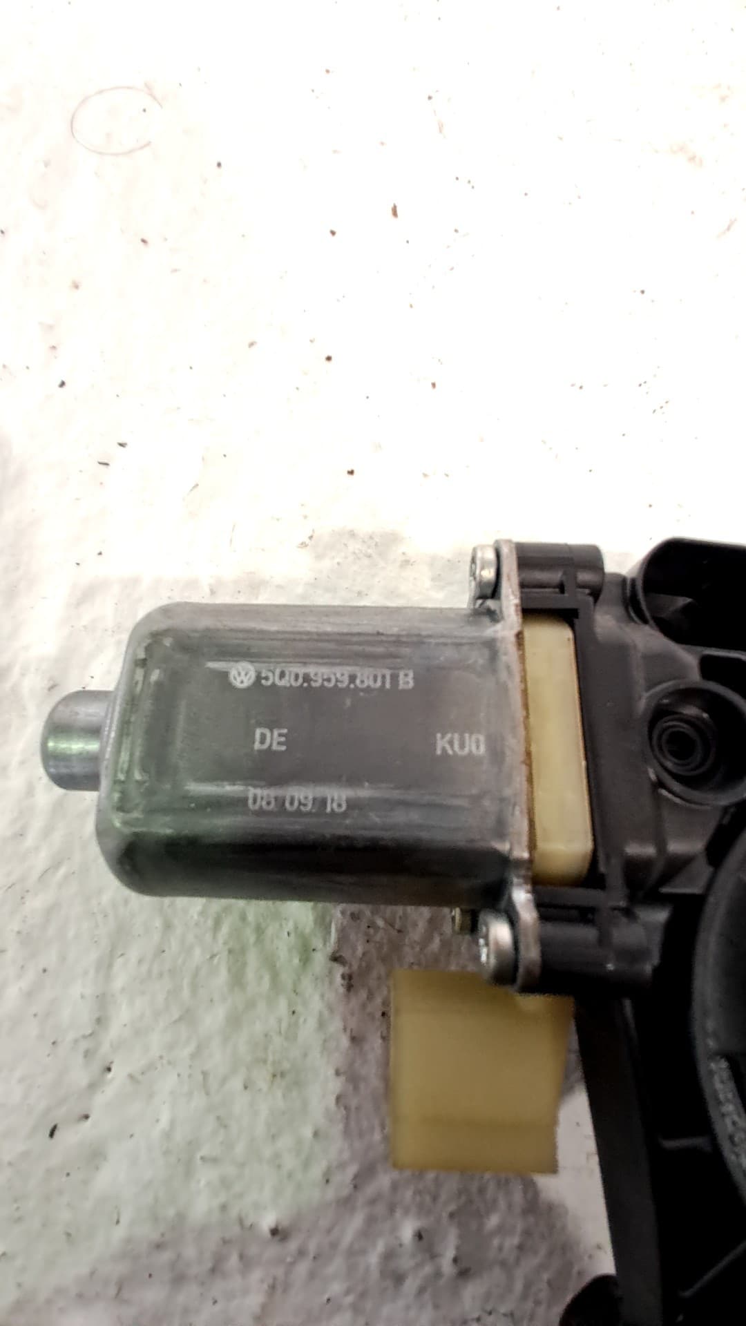 Motor elevalunas delantero izquierdo SEAT LEON (5F1) 2
