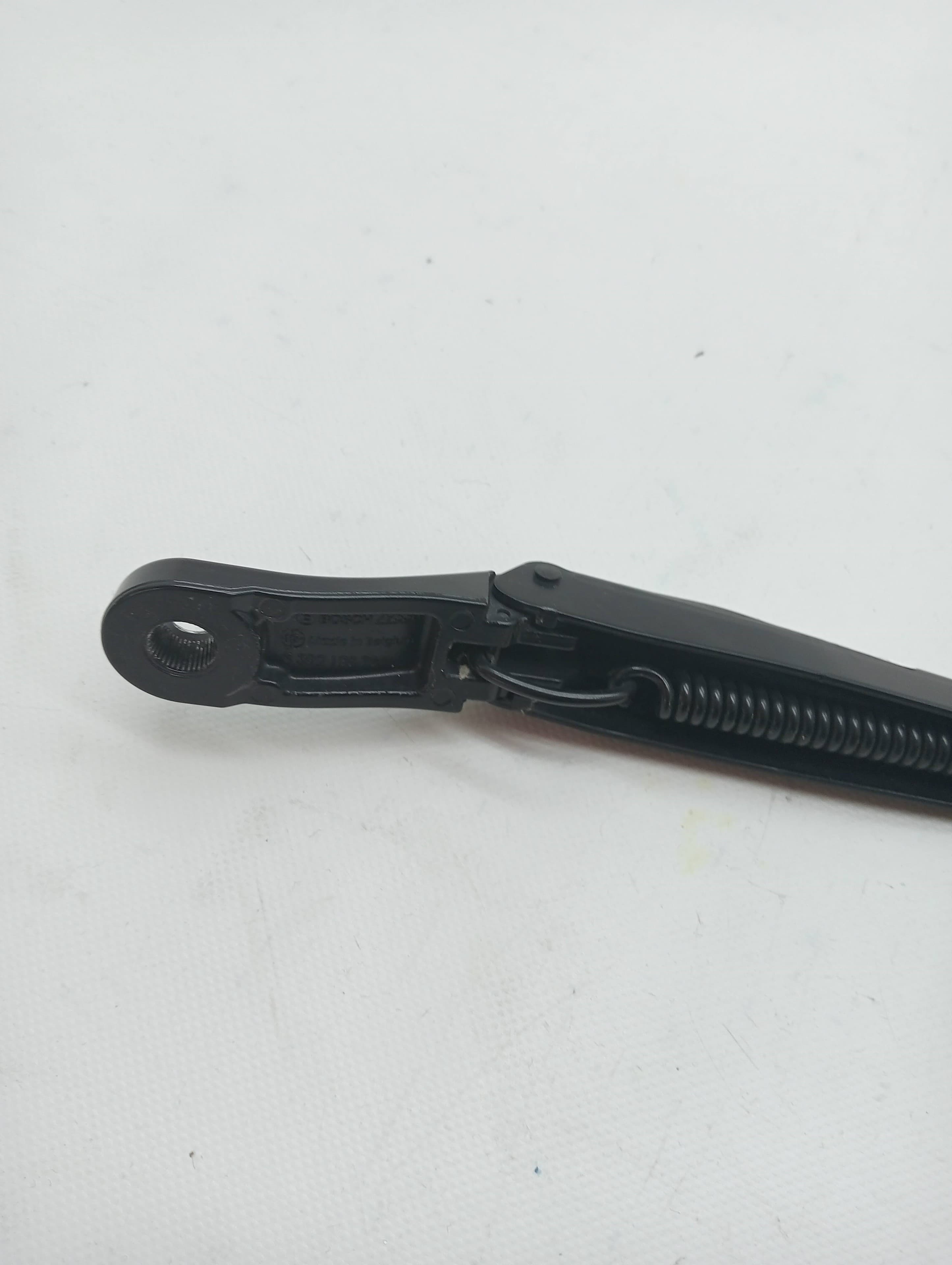 Brazo limpia delantero izquierdo PEUGEOT 3008 3