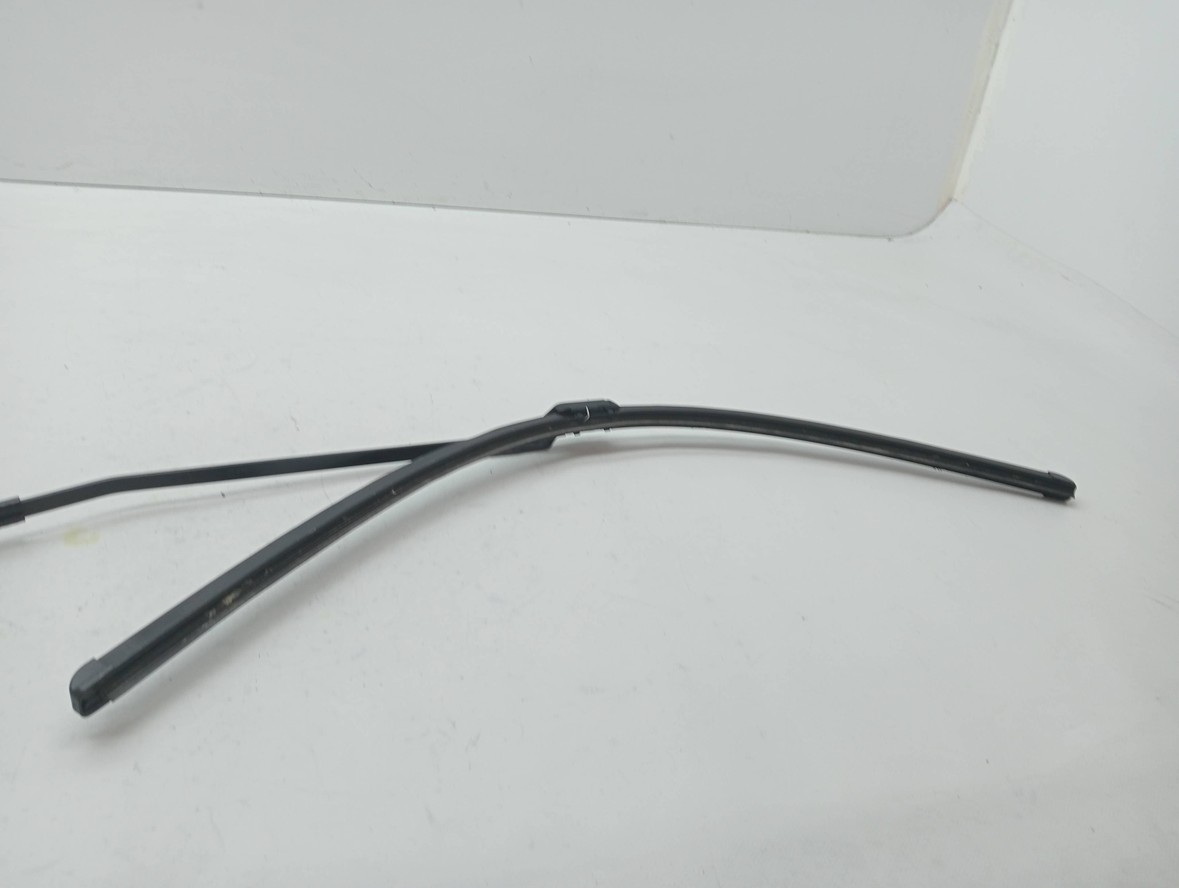 Brazo limpia delantero izquierdo PEUGEOT 3008 2
