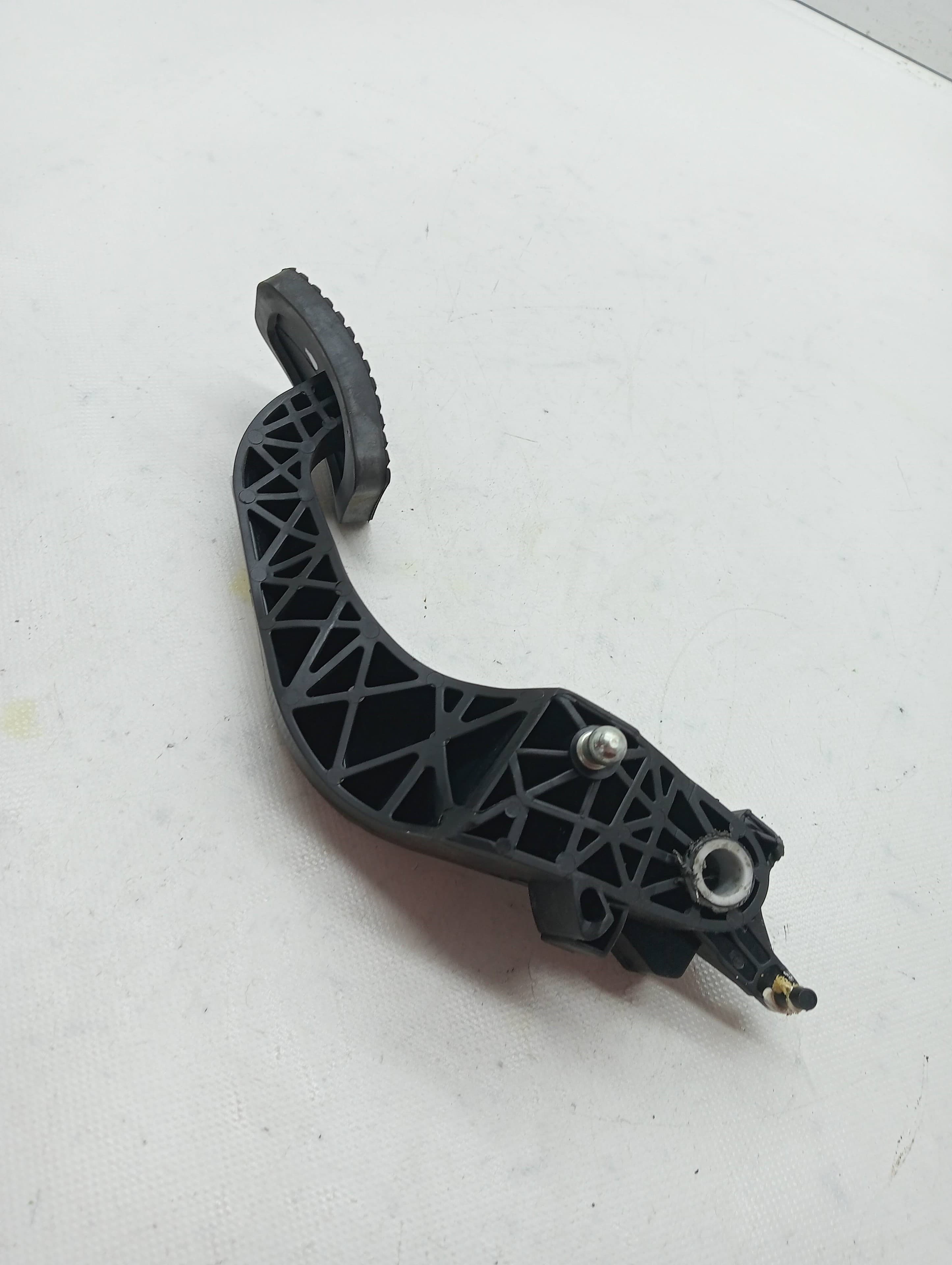 Pedal embrague PEUGEOT 3008 2
