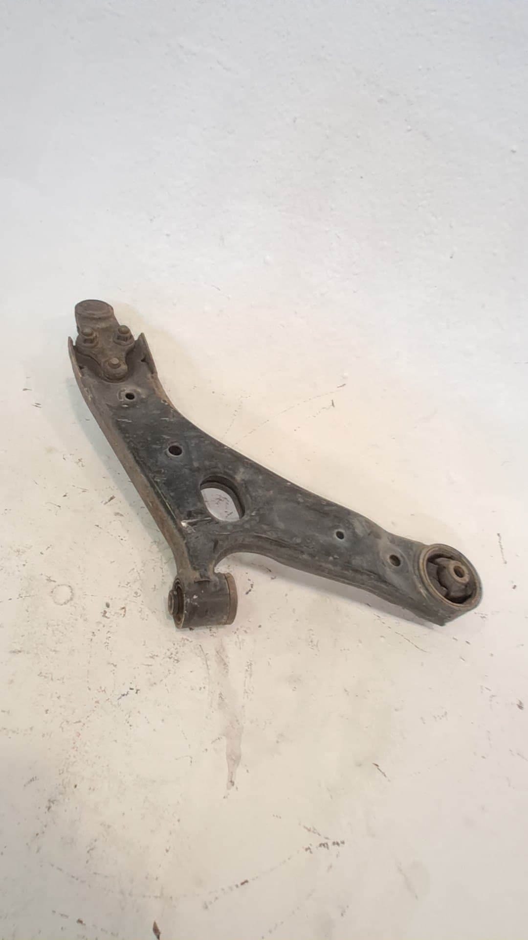 Brazo suspension inferior delantero izquierdo HYUNDAI IX35 2