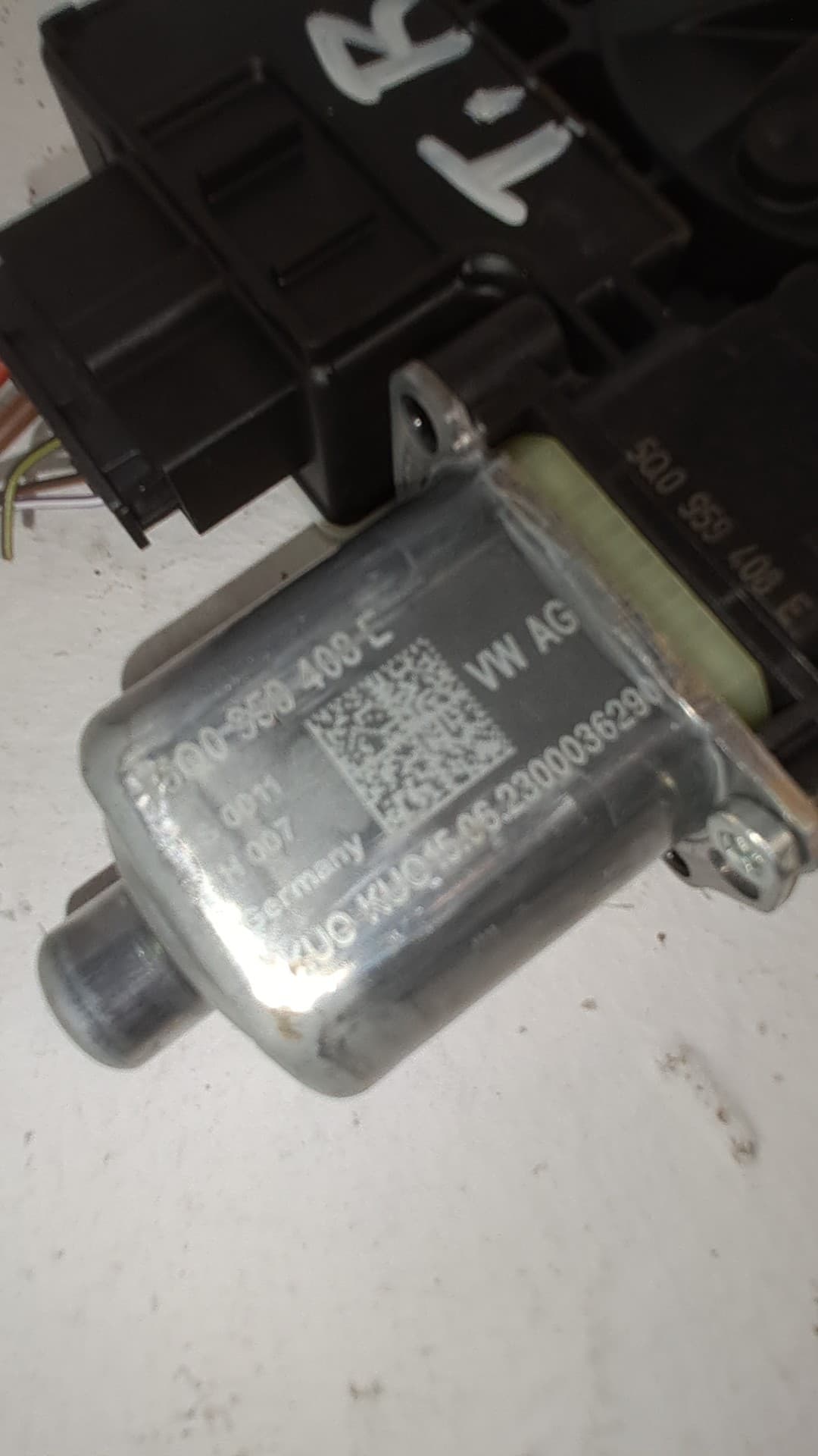 Motor elevalunas trasero derecho SEAT ATECA (KH7) 2