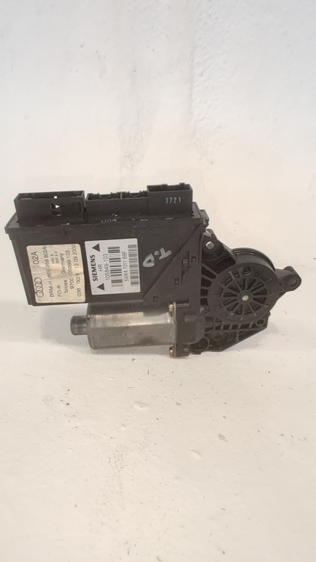 Motor elevalunas trasero derecho AUDI A4 BERLINA (8E) 3