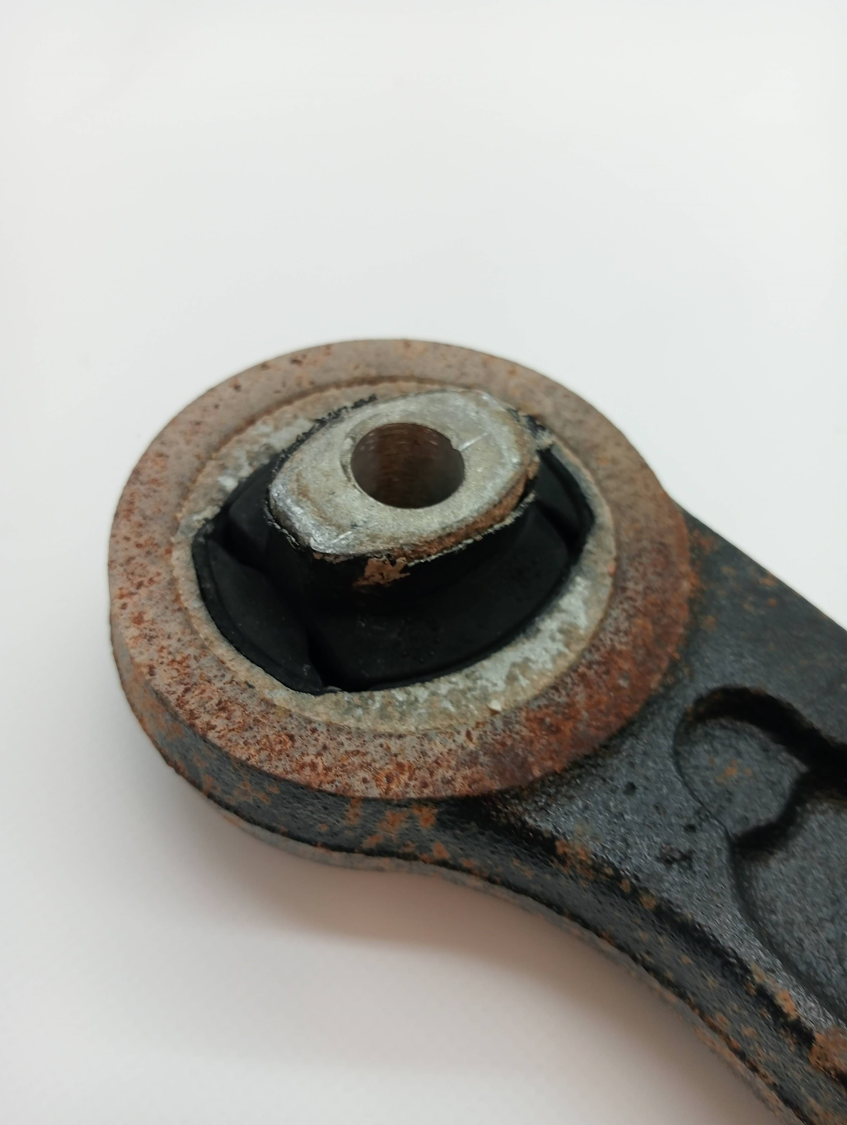 Brazo suspension inferior delantero izquierdo FORD KA (CCU) 3
