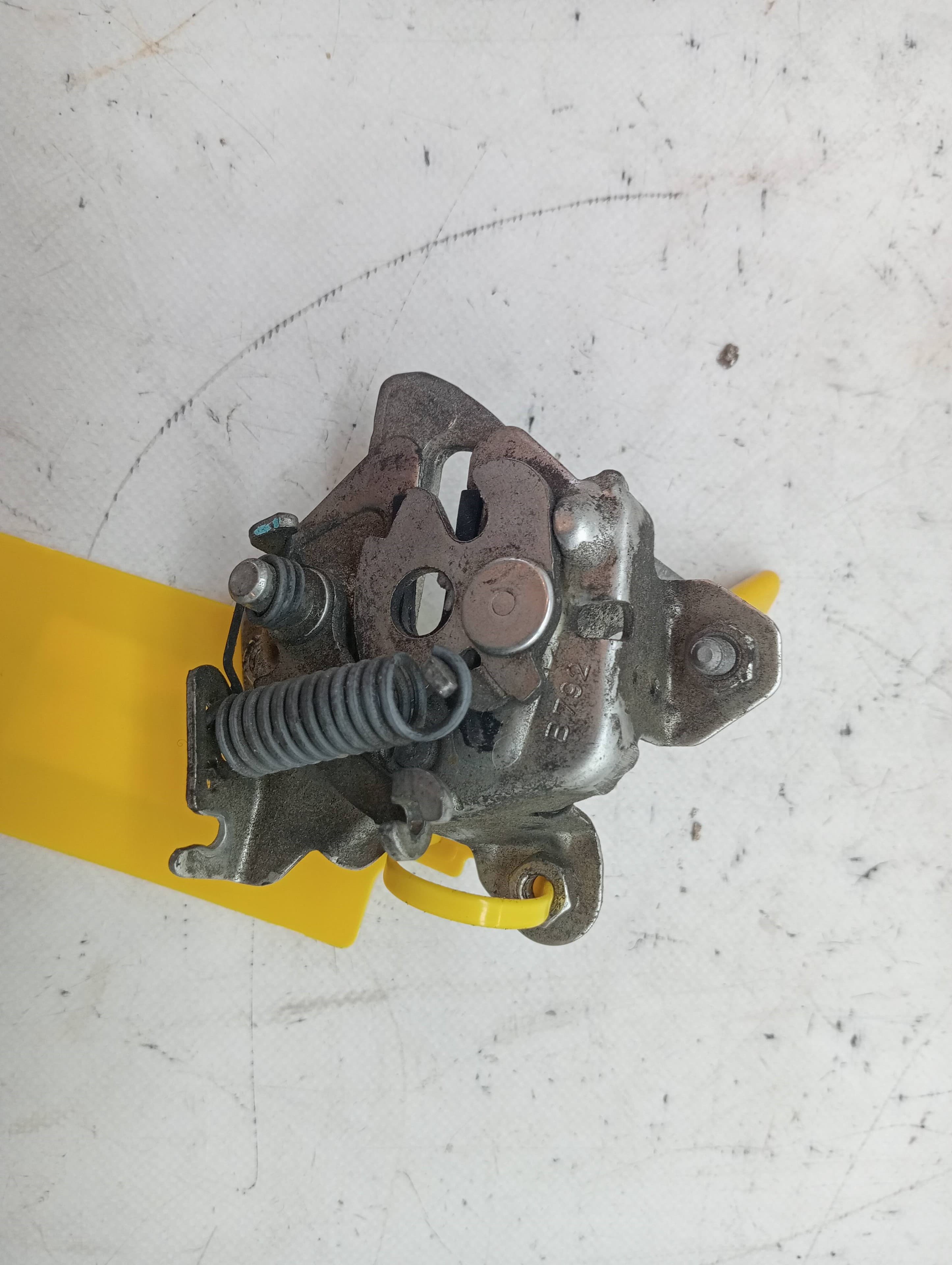 Cerradura capot FORD KA (CCU) 2