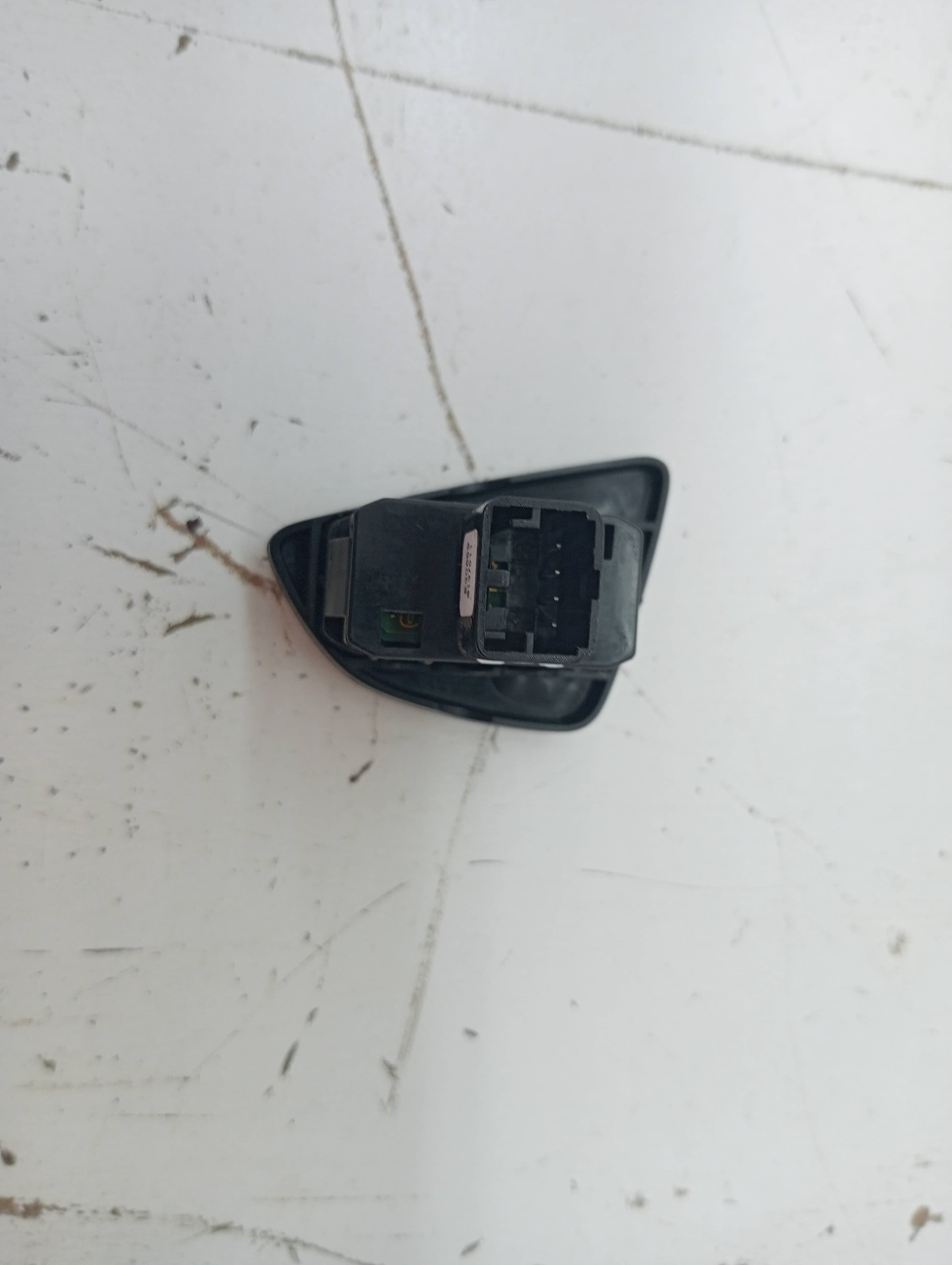 Mando elevalunas delantero derecho FORD KA (CCU) 3
