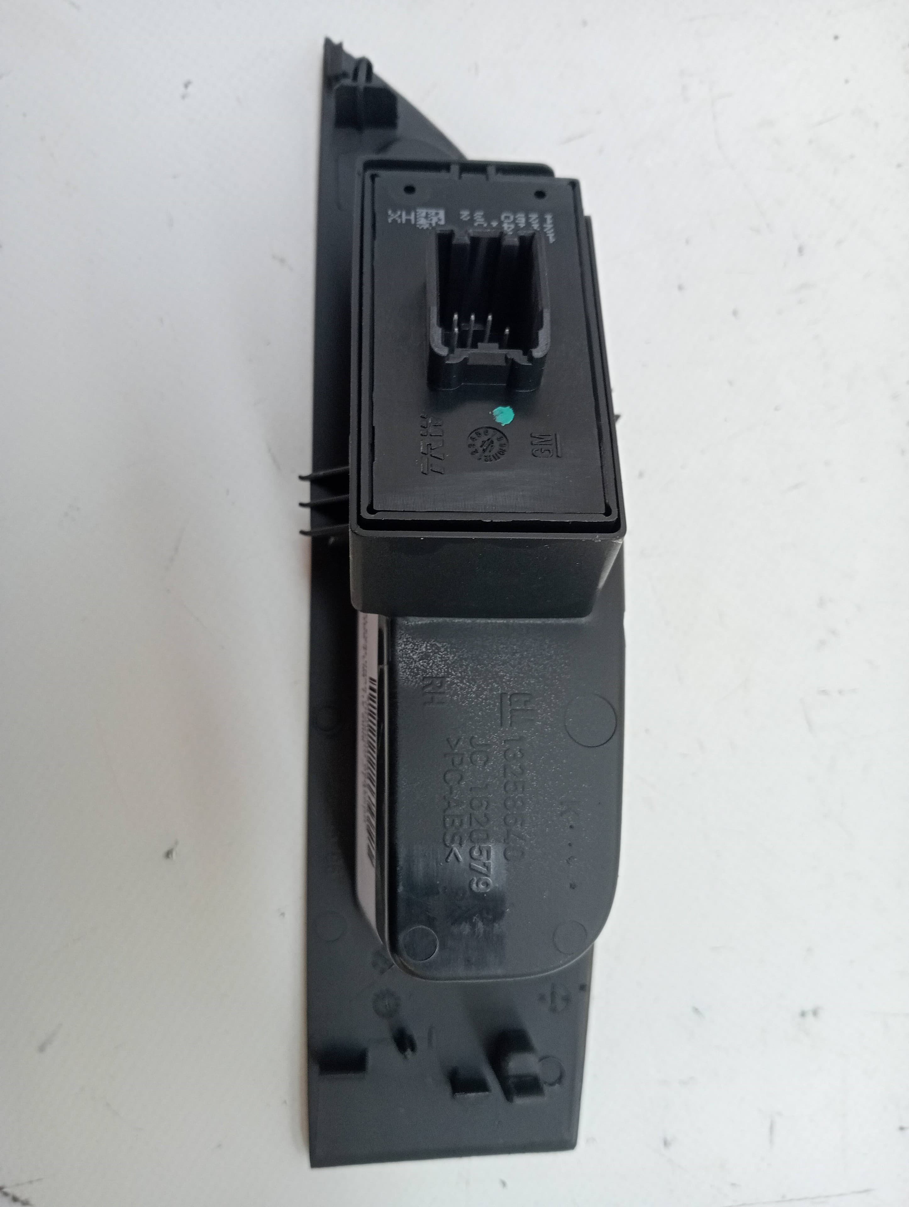 Mando elevalunas trasero derecho OPEL ASTRA J LIM. 2