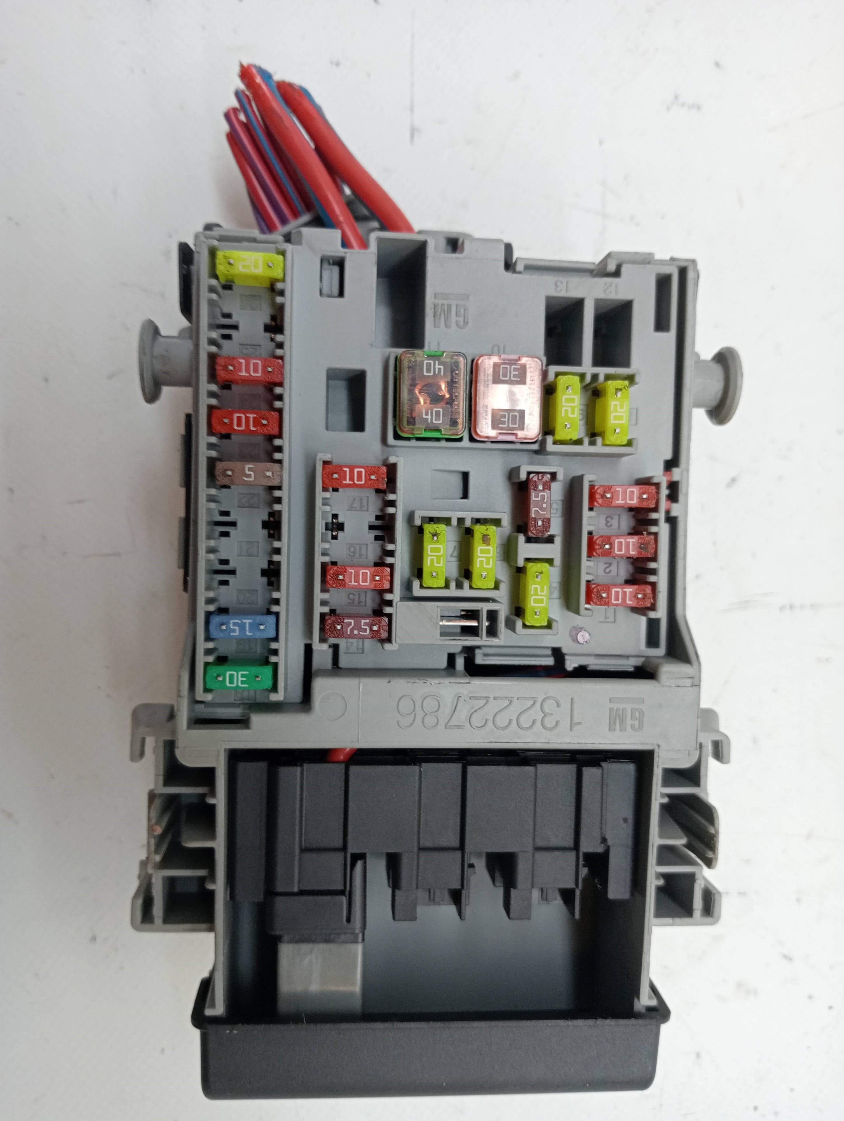 Caja reles / fusibles OPEL ASTRA J LIM. 2