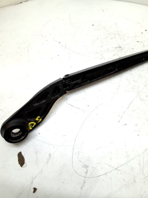 Brazo limpia delantero derecho FIAT 500E 3