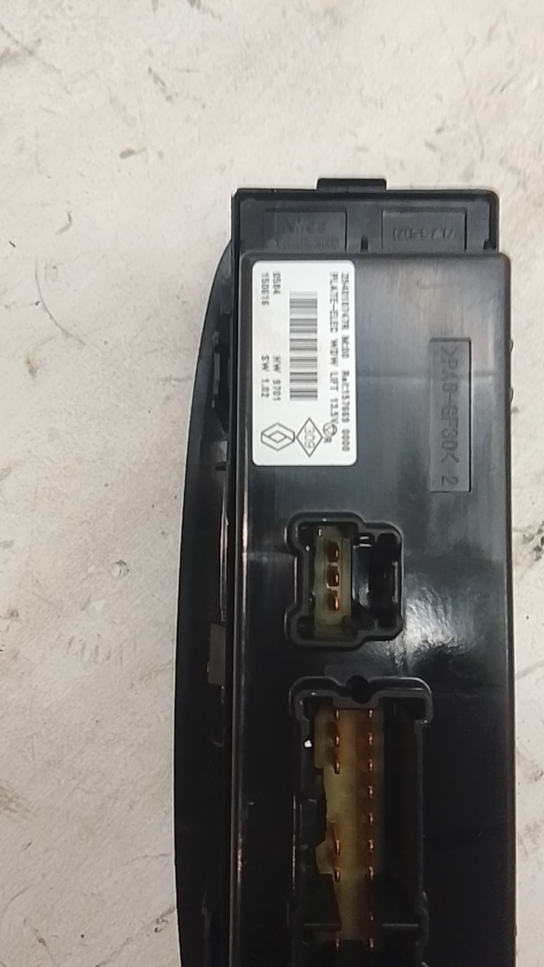 Mando elevalunas delantero izquierdo RENAULT KADJAR 2