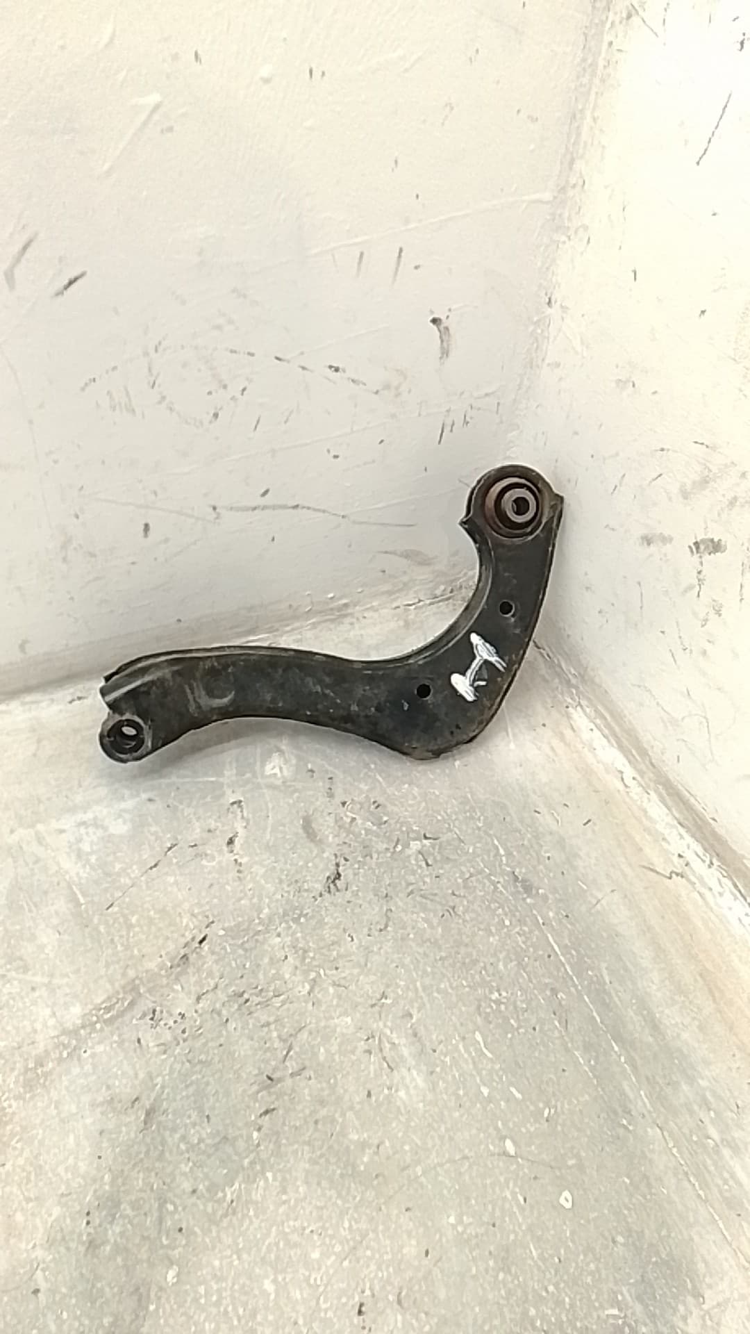 Brazo suspension superior trasero izquierdo TOYOTA C-HR 3