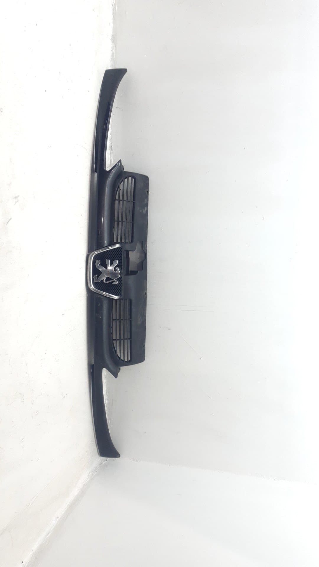 Rejilla delantera PEUGEOT 206 BERLINA