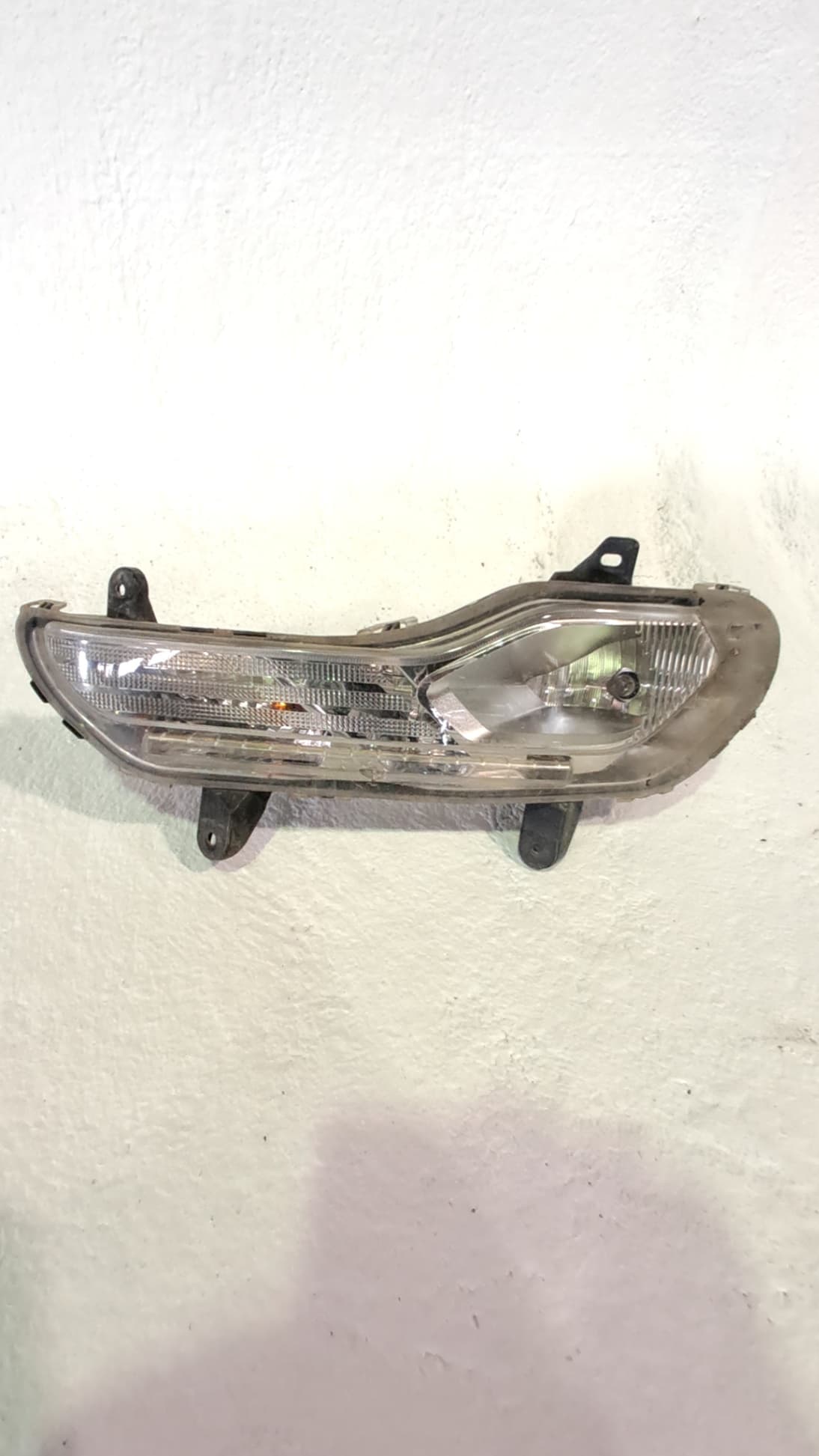 Faro antiniebla izquierdo FORD KUGA (CBS)