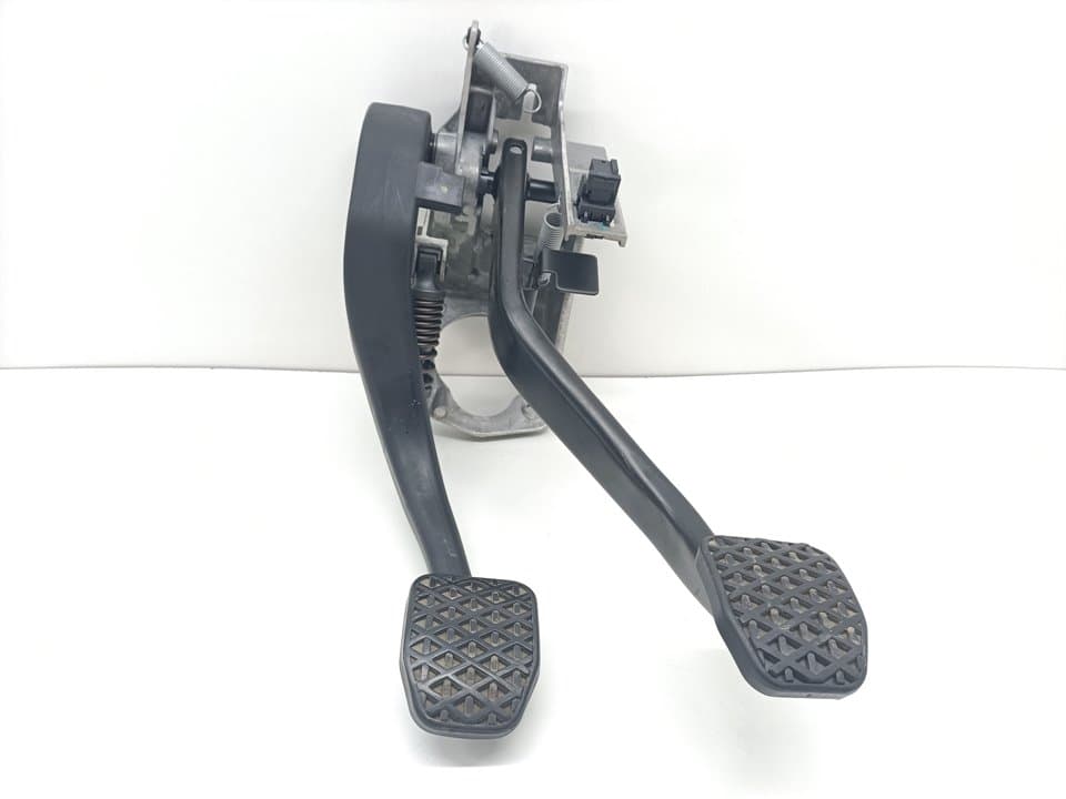 Pedal embrague BMW SERIE 3 BERLINA (E90)