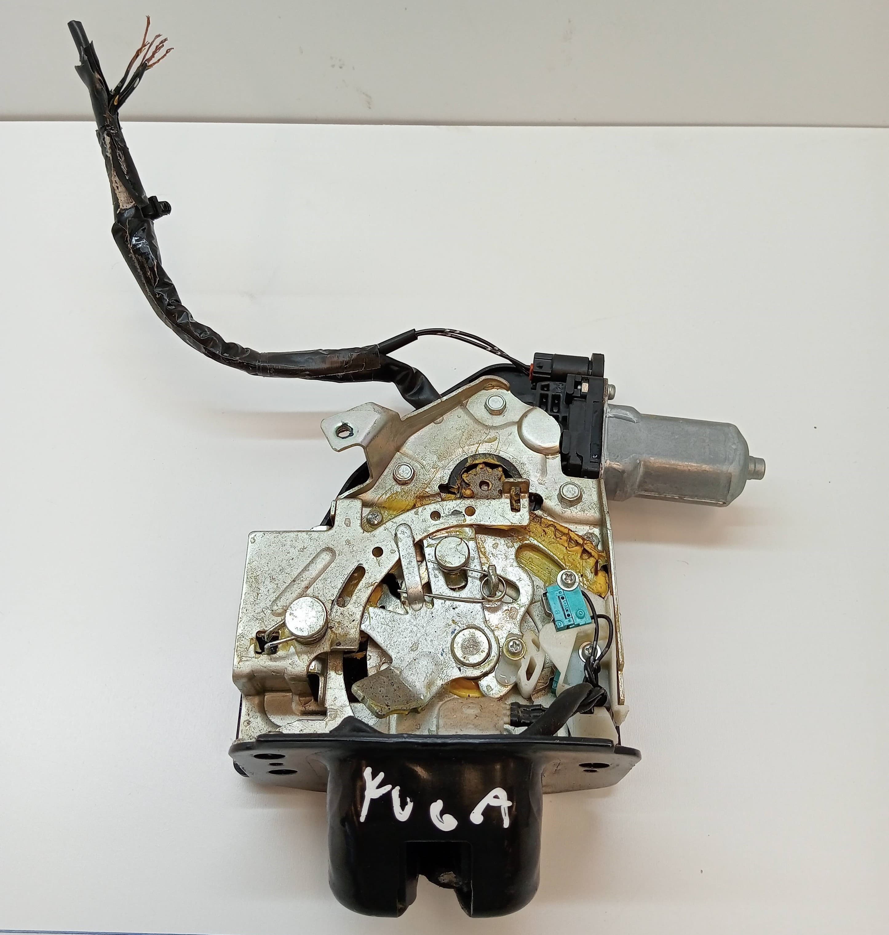 Cerradura maletero / porton FORD KUGA (CBS)