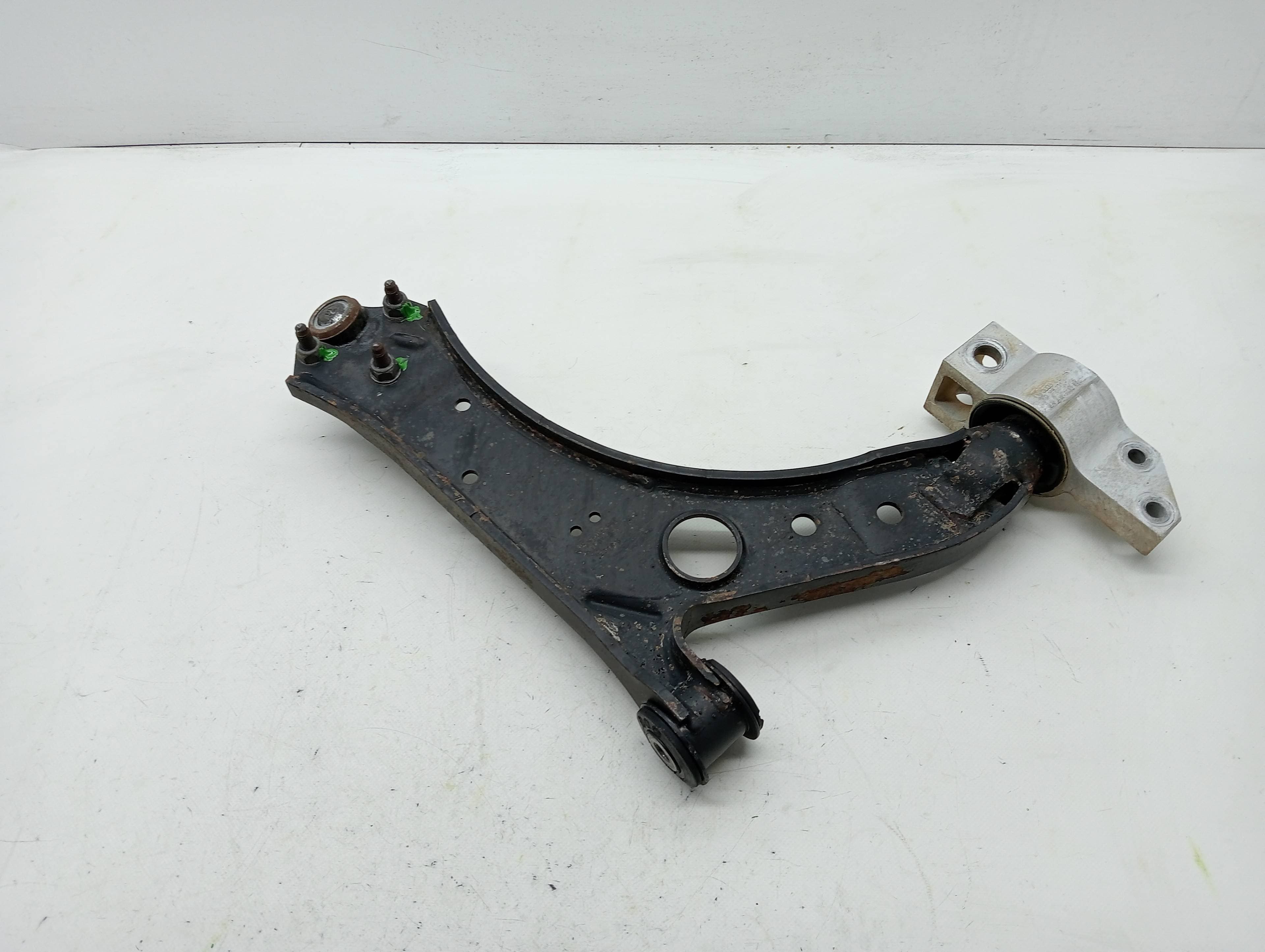 Brazo suspension inferior delantero derecho VOLKSWAGEN CADDY KA/KB (2K)