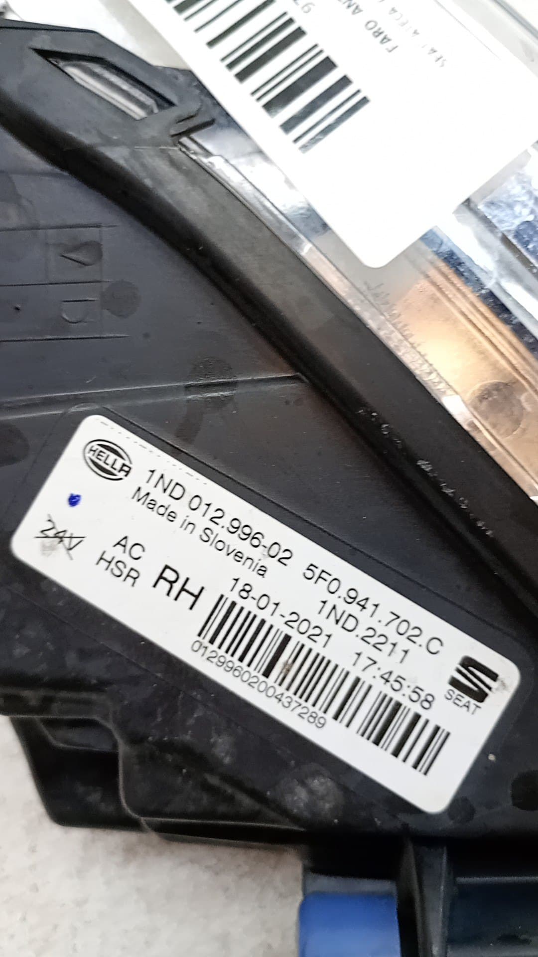 Faro antiniebla derecho SEAT ATECA (KH7) 3