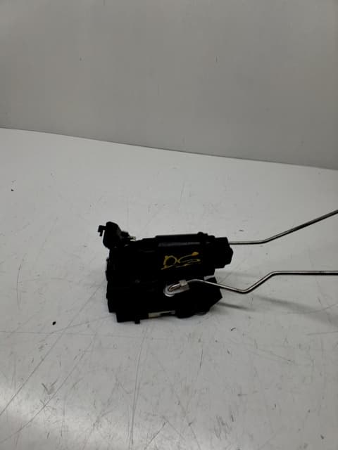 Cerradura puerta delantera derecha DACIA DOKKER