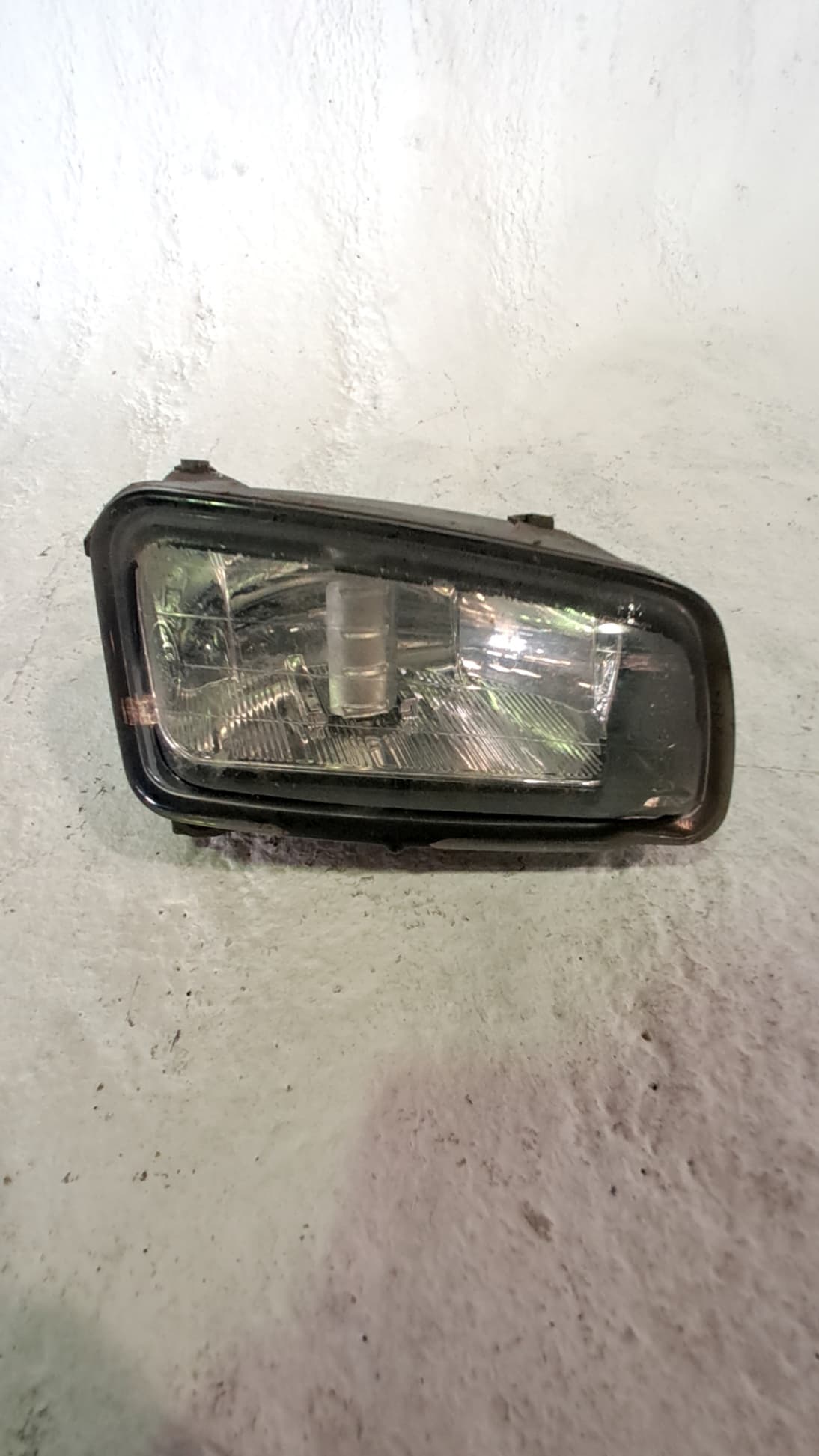 Faro antiniebla derecho FORD FOCUS BERLINA (CAP)