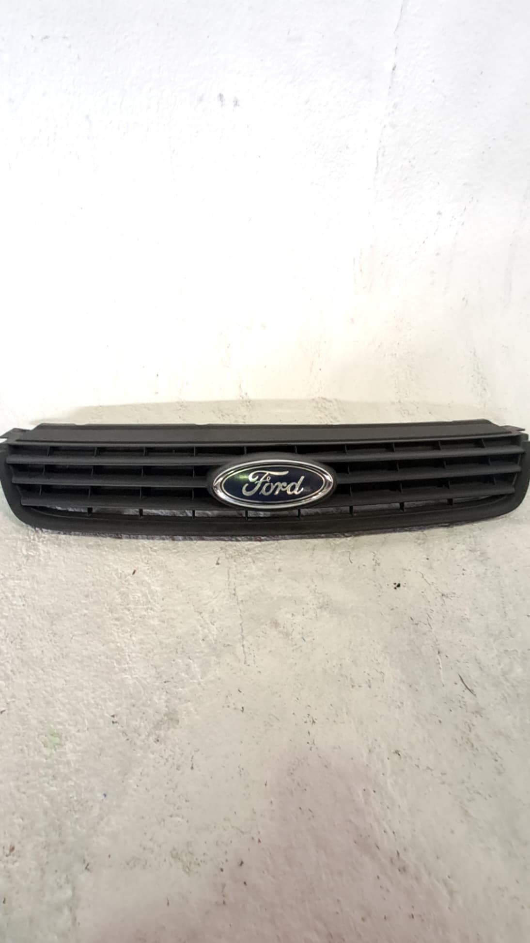 Rejilla delantera FORD FOCUS BERLINA (CAP)