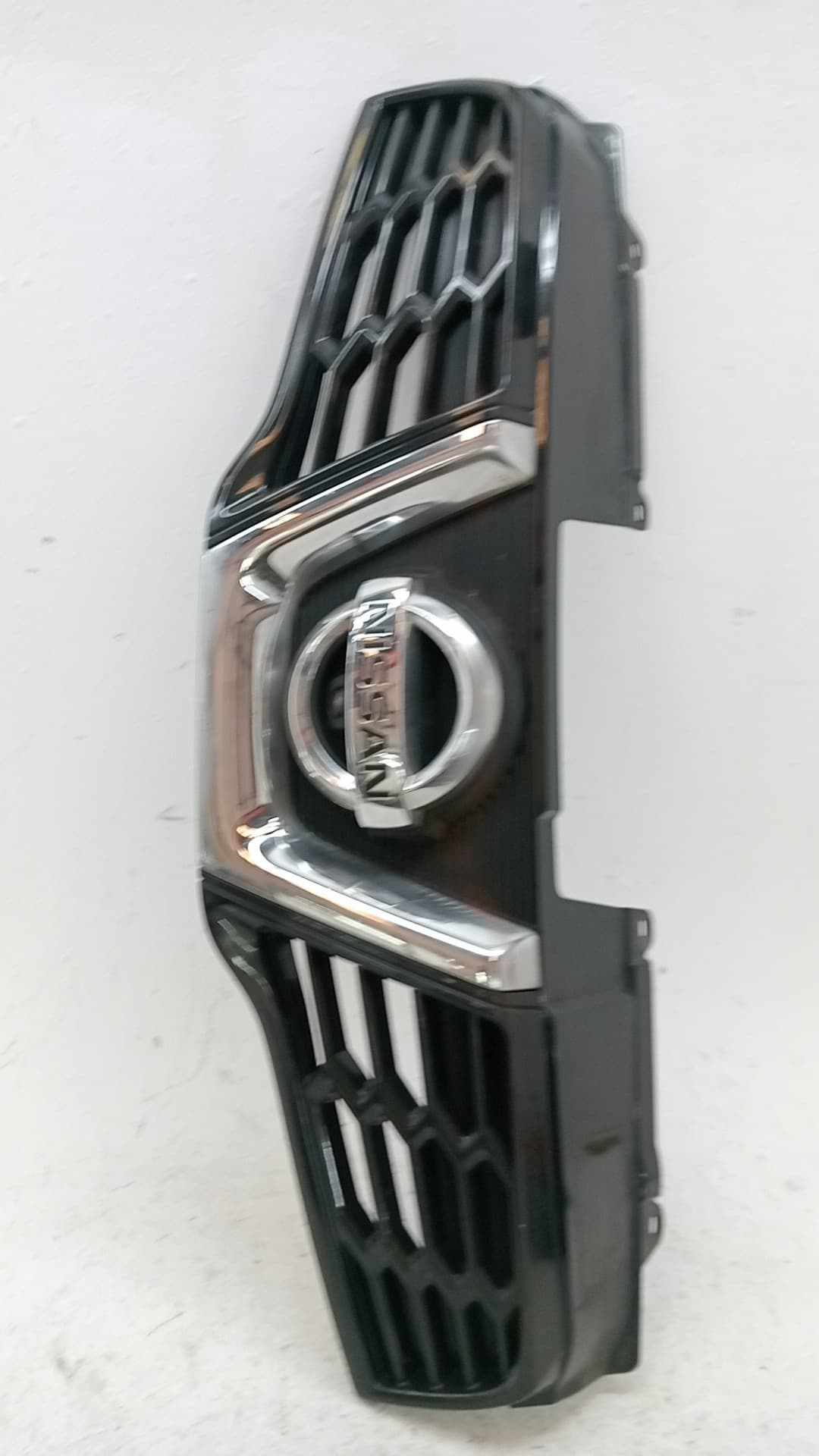 Rejilla delantera NISSAN QASHQAI (J10)