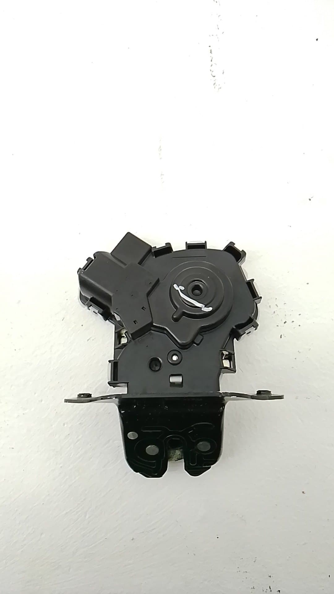 Cerradura maletero / porton MAZDA 2