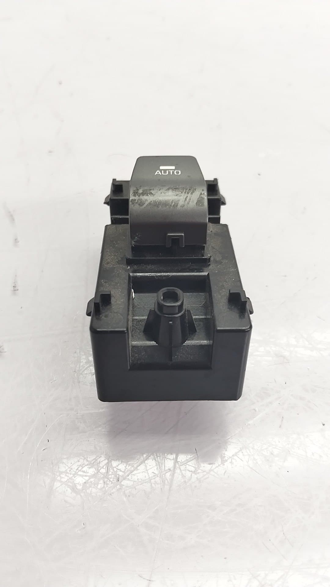 Mando elevalunas delantero derecho HYUNDAI IONIQ 2