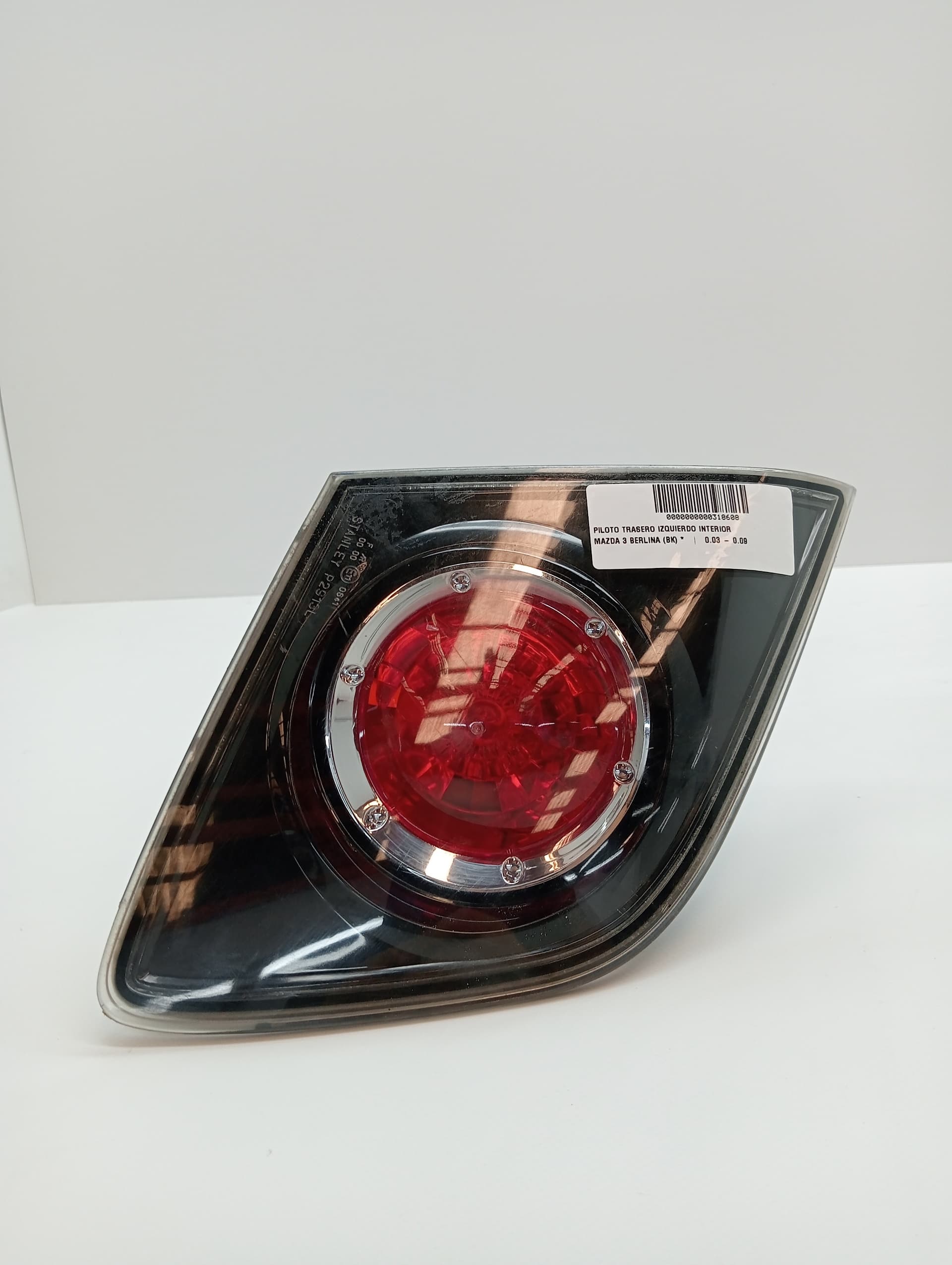 Piloto trasero izquierdo interior MAZDA 3 (BK)
