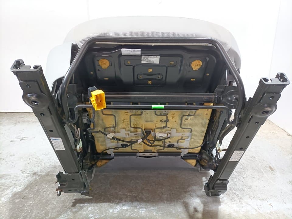 Asiento delantero derecho PEUGEOT 3008 4