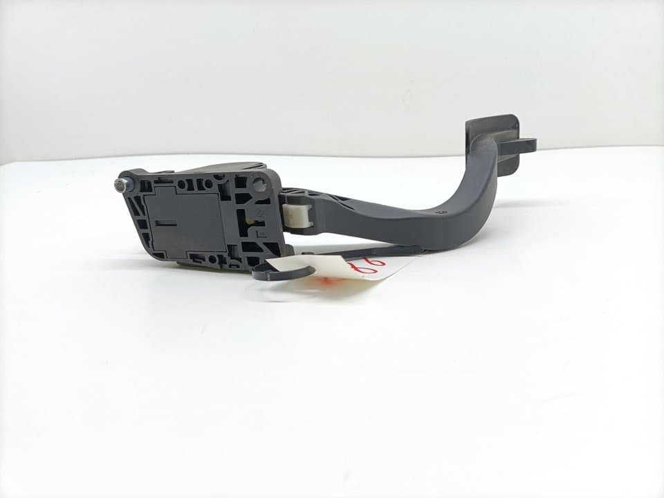 Pedal acelerador PEUGEOT 3008 2