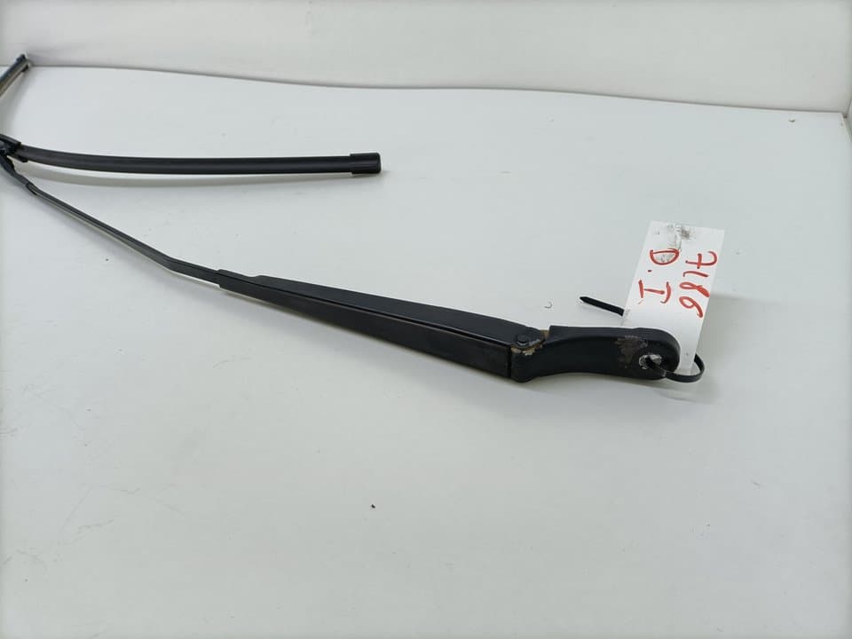 Brazo limpia delantero izquierdo PEUGEOT 3008 4