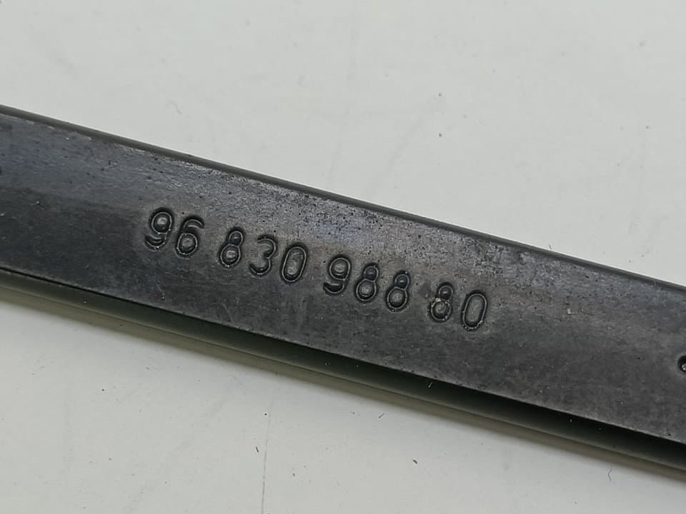Brazo limpia delantero izquierdo PEUGEOT 3008 3