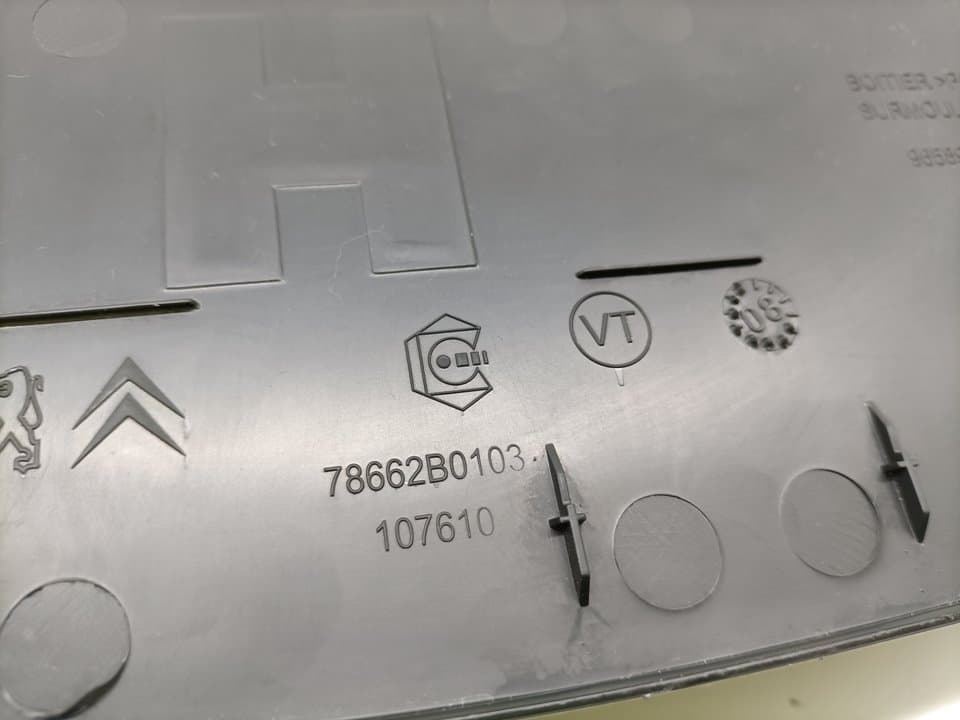 Plastico PEUGEOT 3008 4